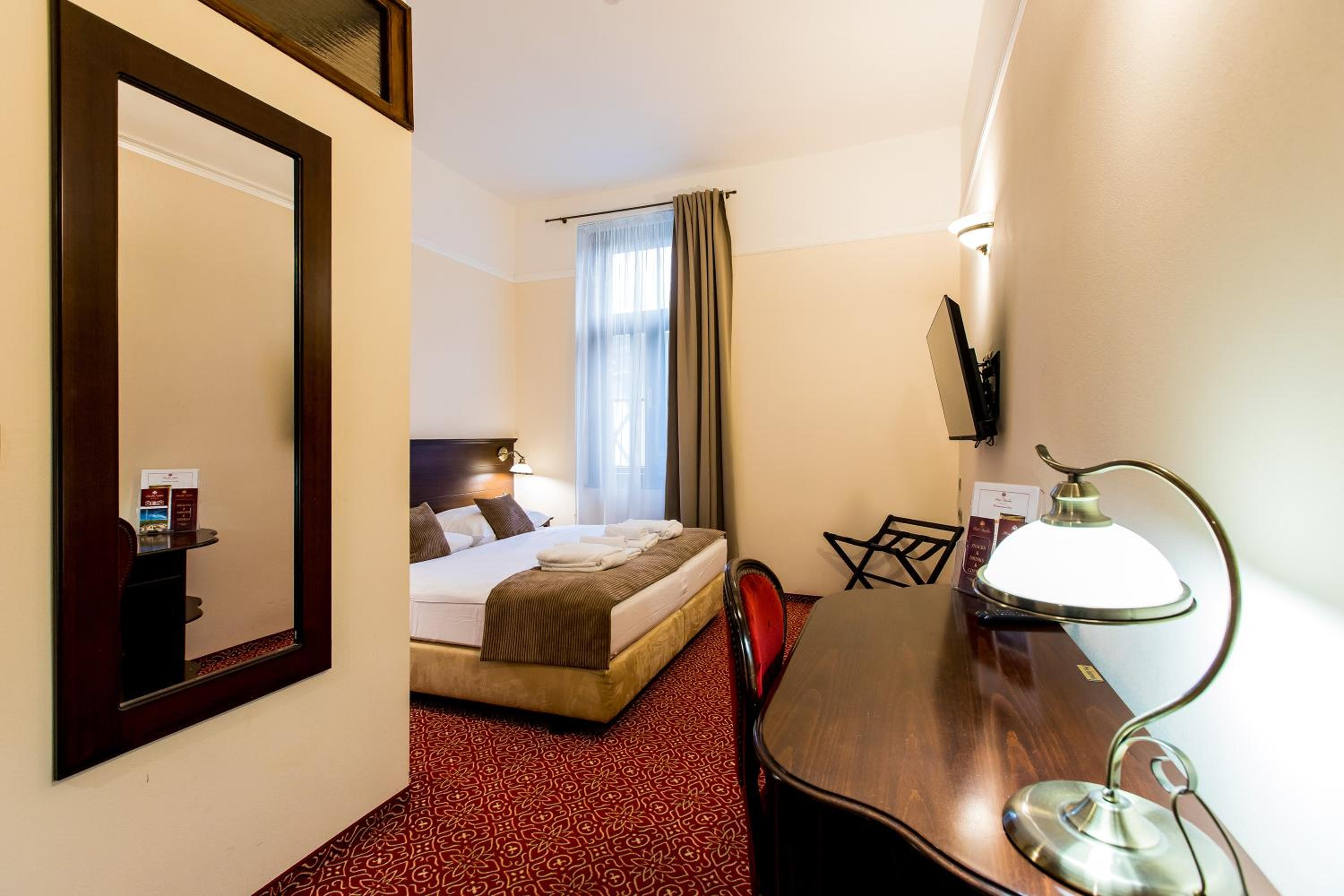 Double Room with Extra Bed - Photo 1
