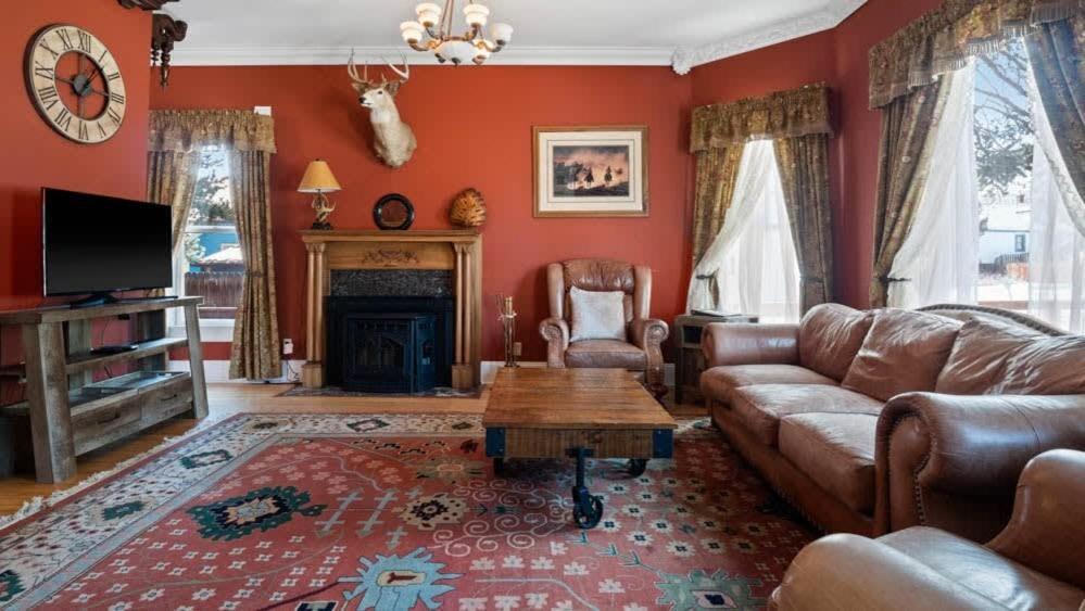Family Room photo 1