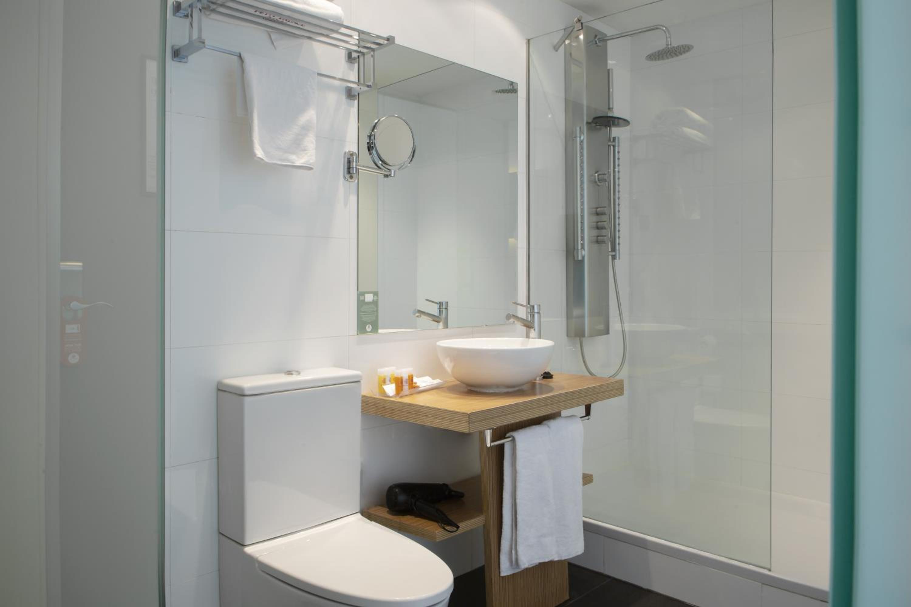 Quadruple Room (4 Adults) - Photo 3