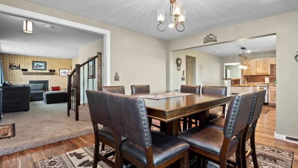 Family Room photo 3