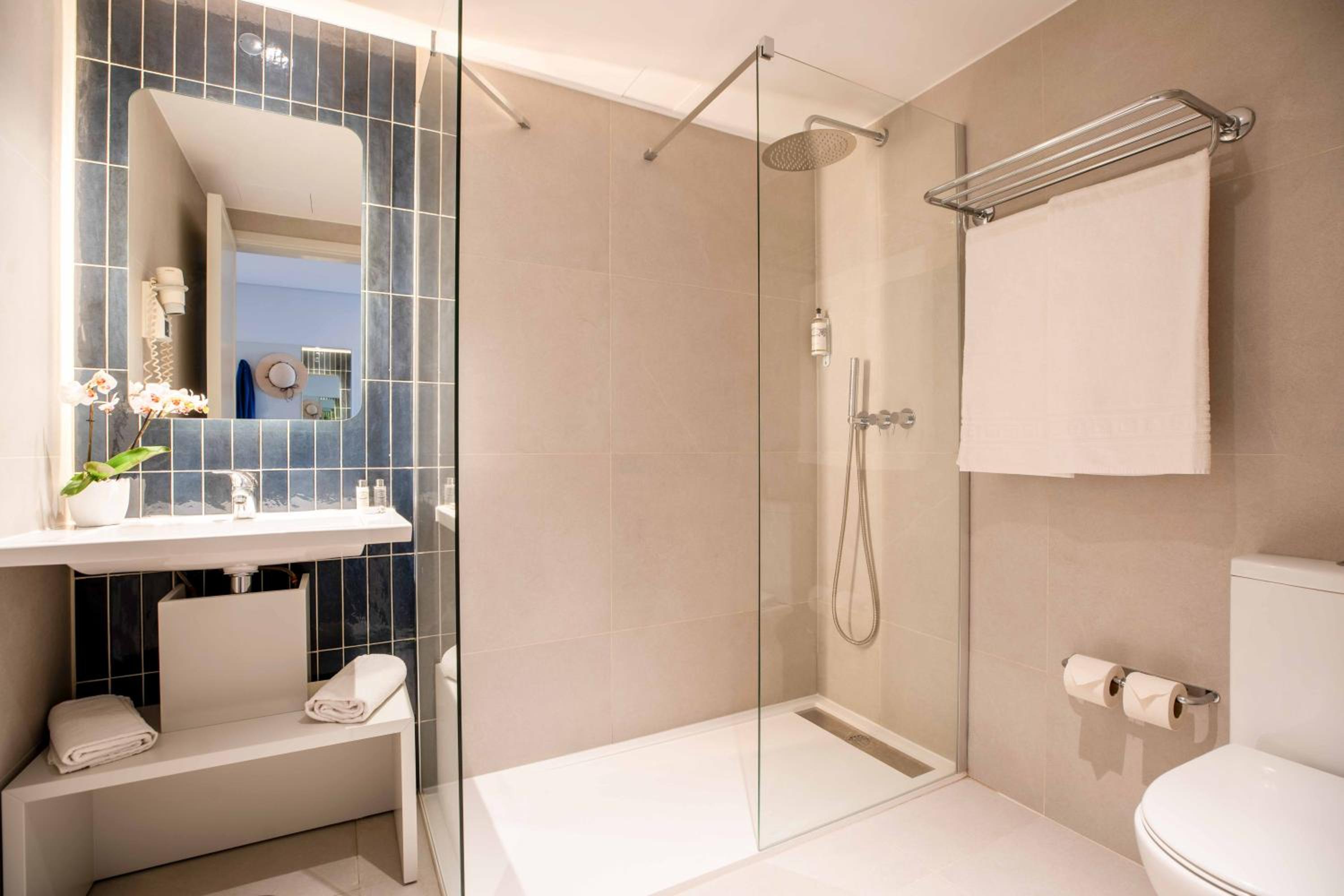 Twin Room - Photo 3