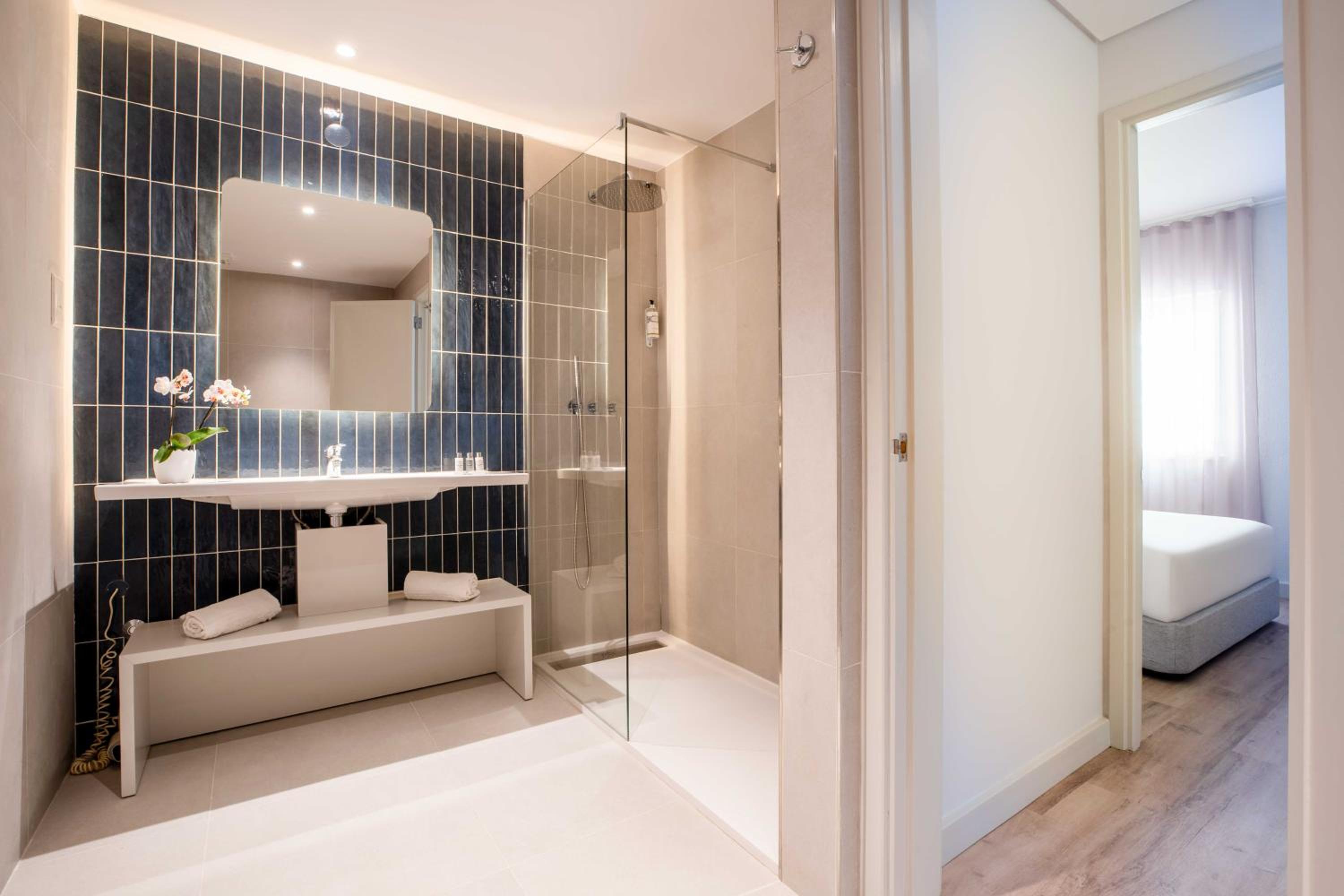 Premium Suite - Photo 2