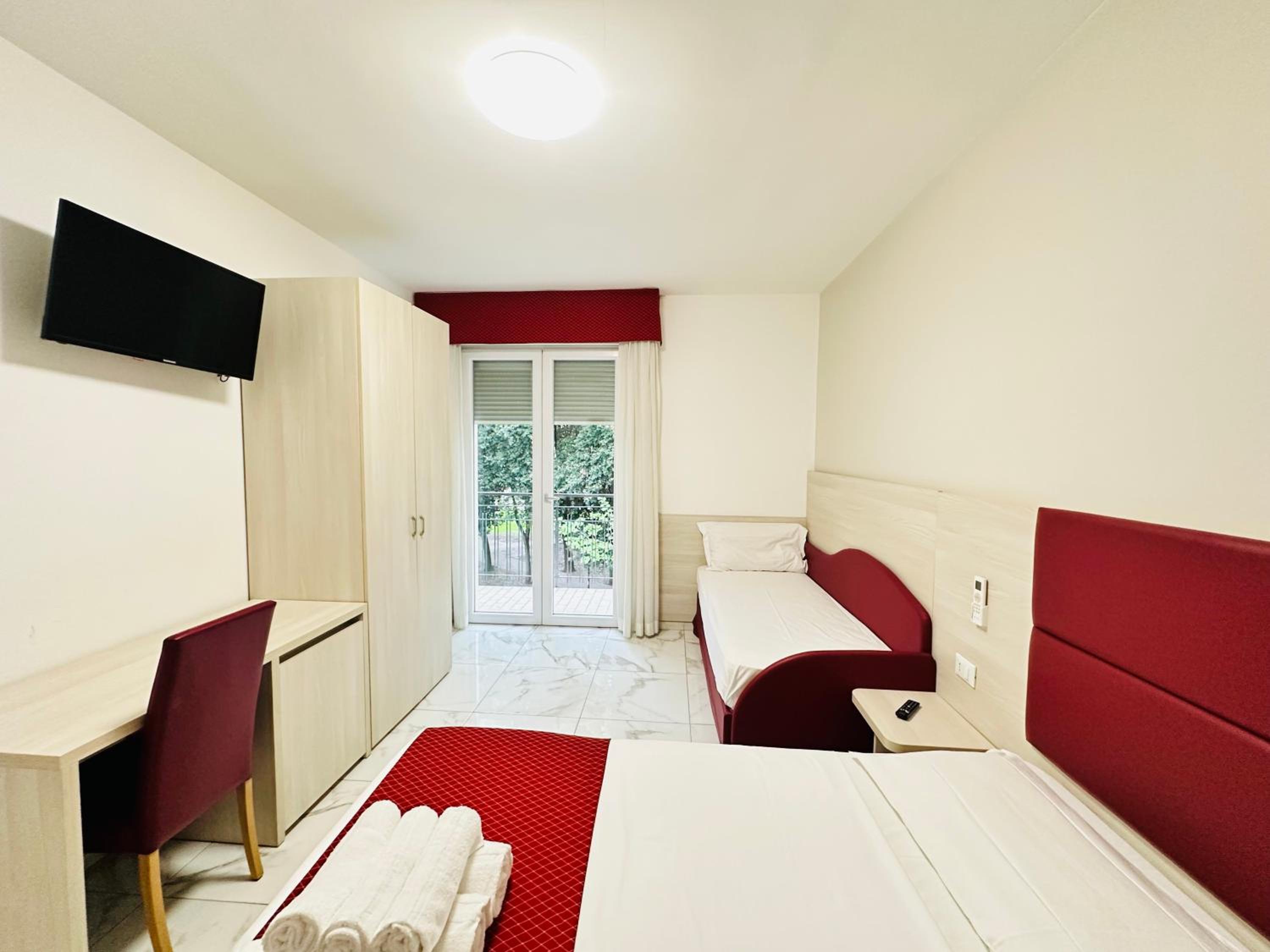Triple Room - Photo 15