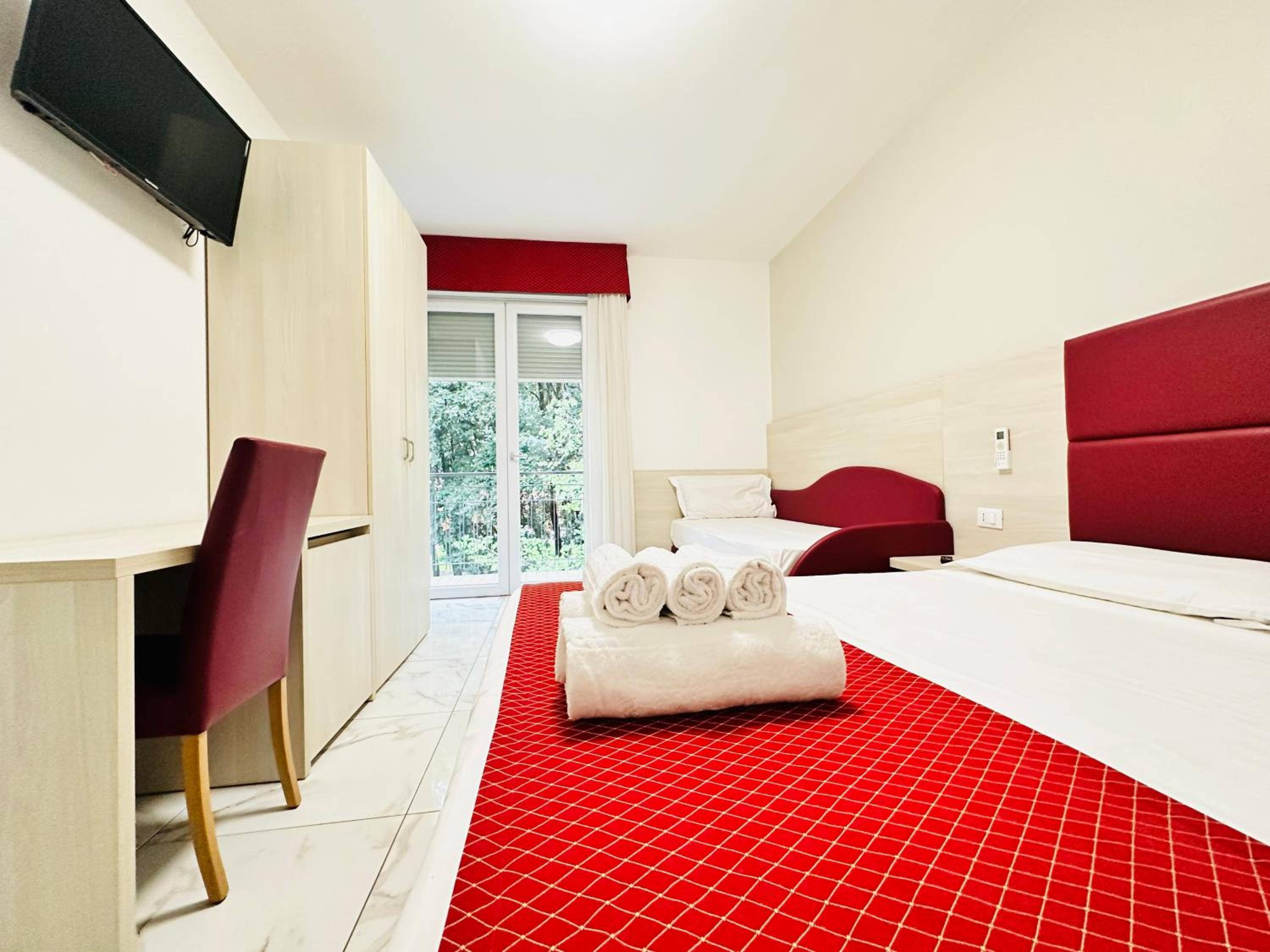 Triple Room - Photo 12