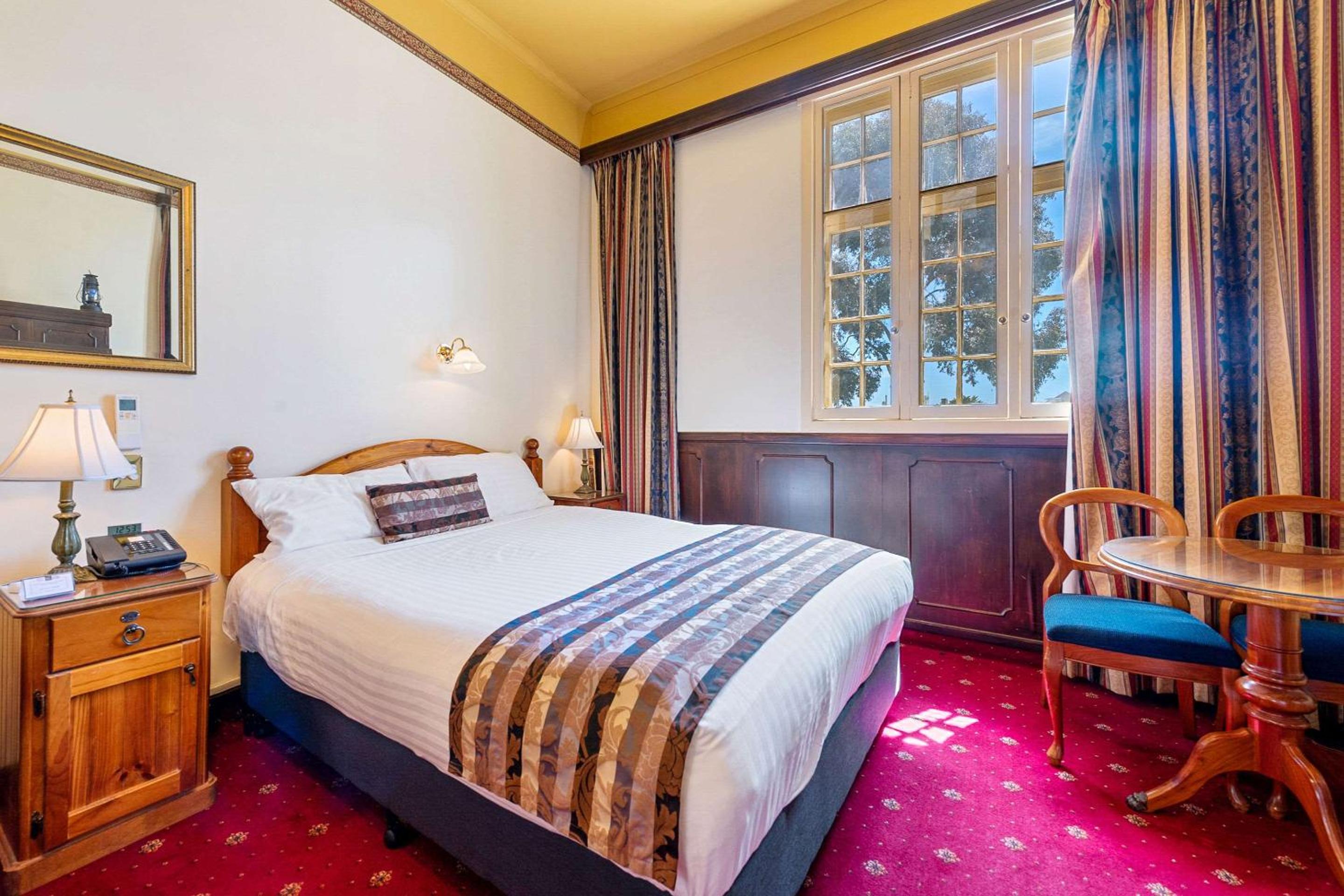 Queen Room - Non-Smoking - Photo 1