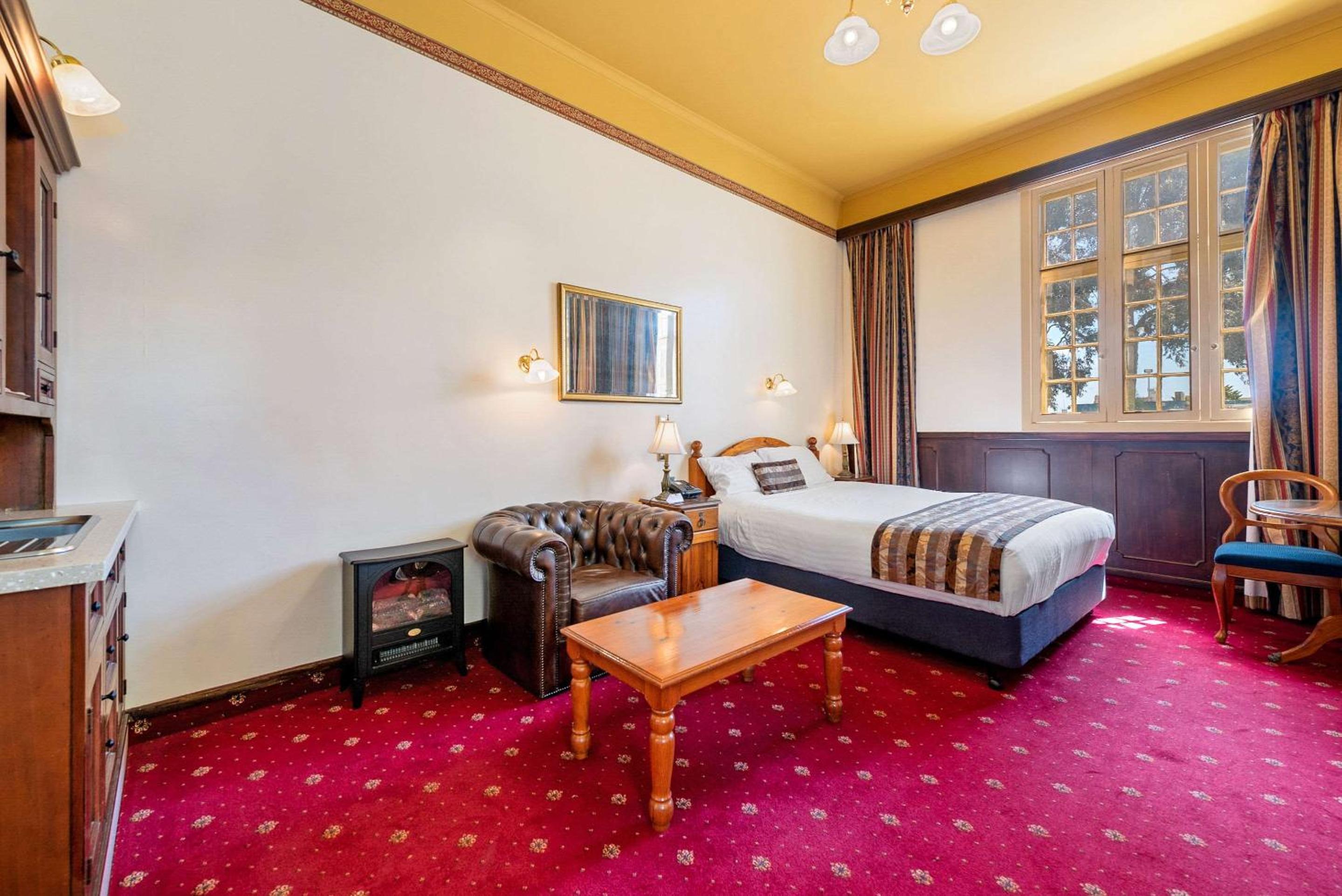 Queen Room - Non-Smoking - Photo 2