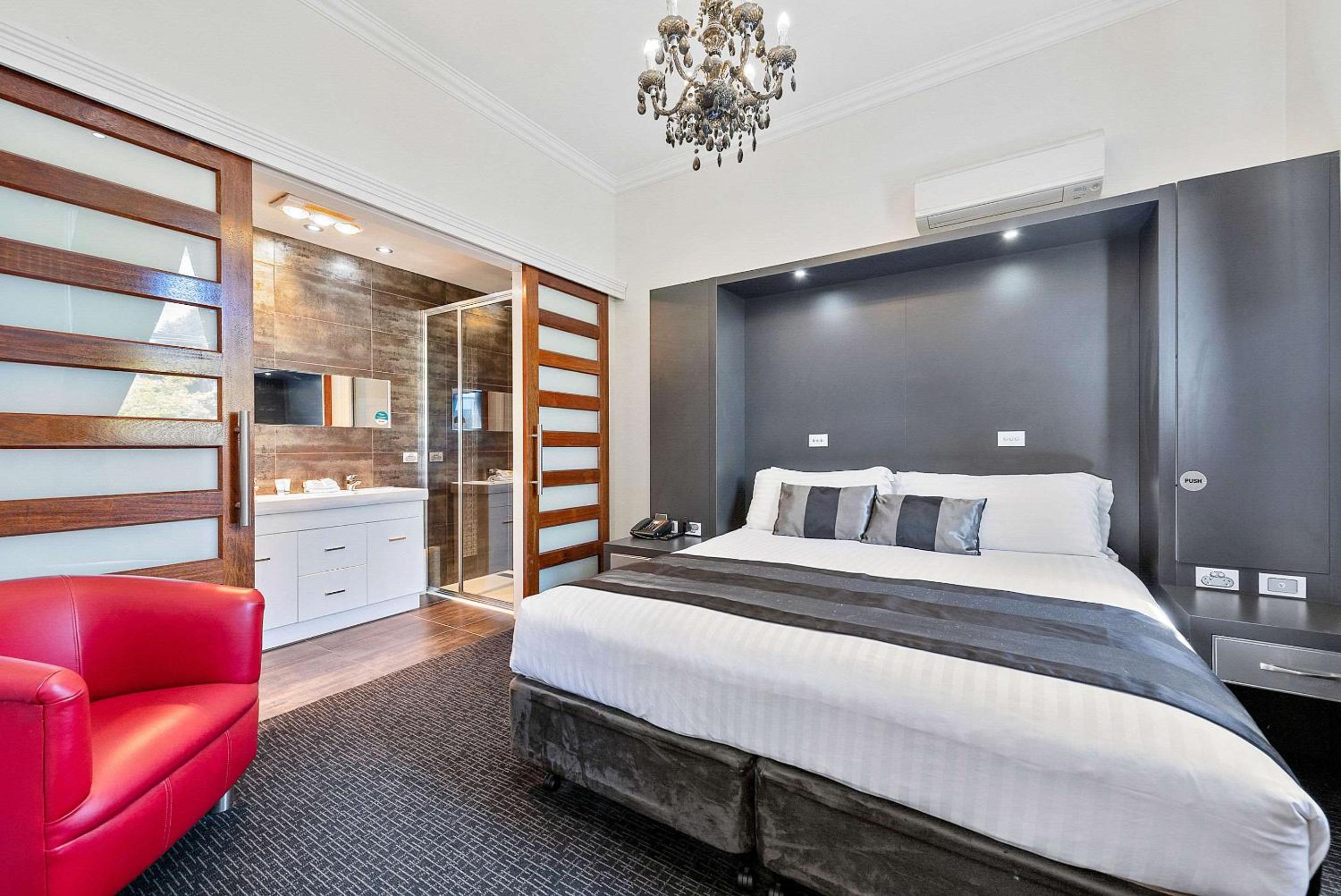 King Penthouse with Sofa Bed - Non-Smoking