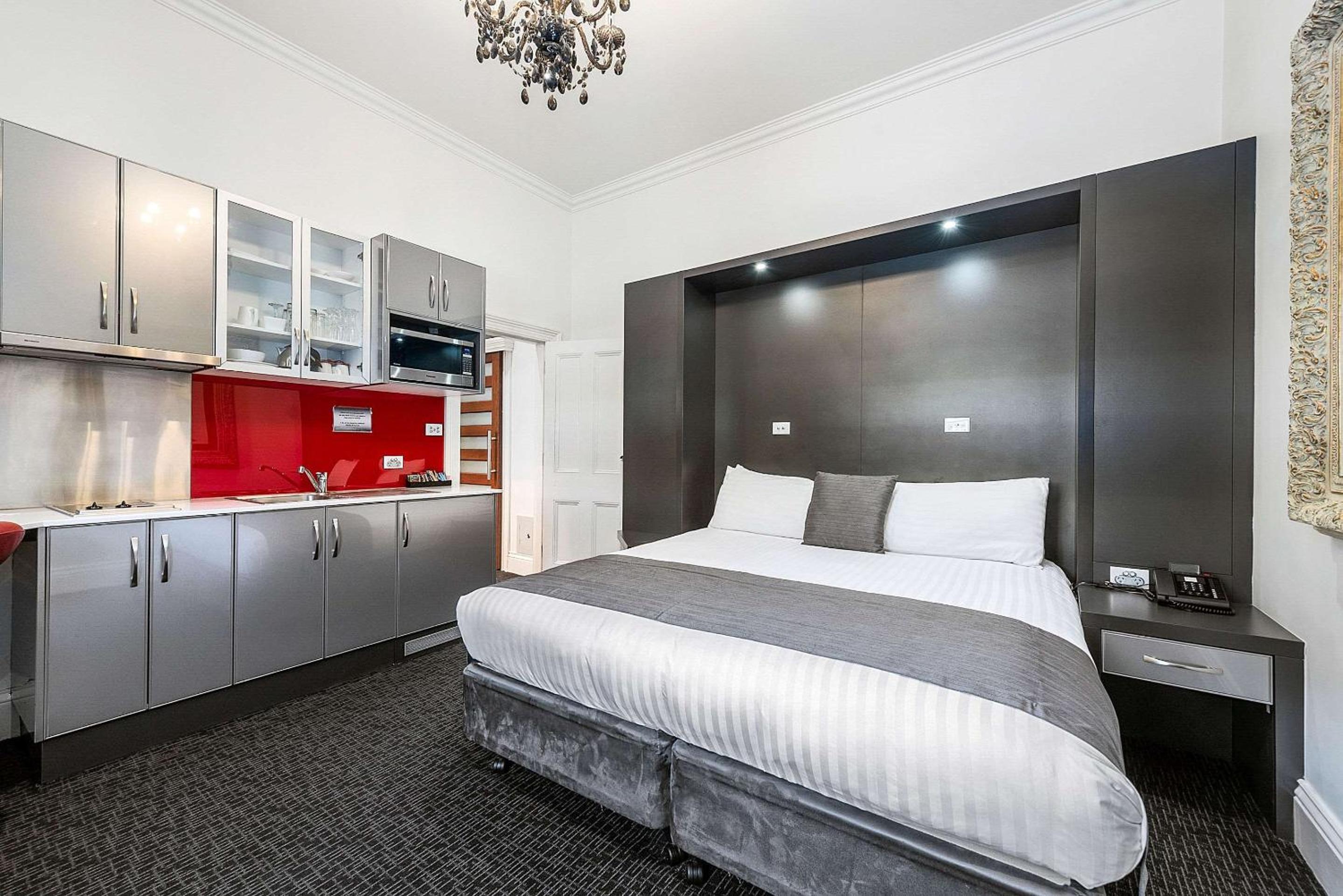 King Penthouse with Spa Bath - Non-Smoking