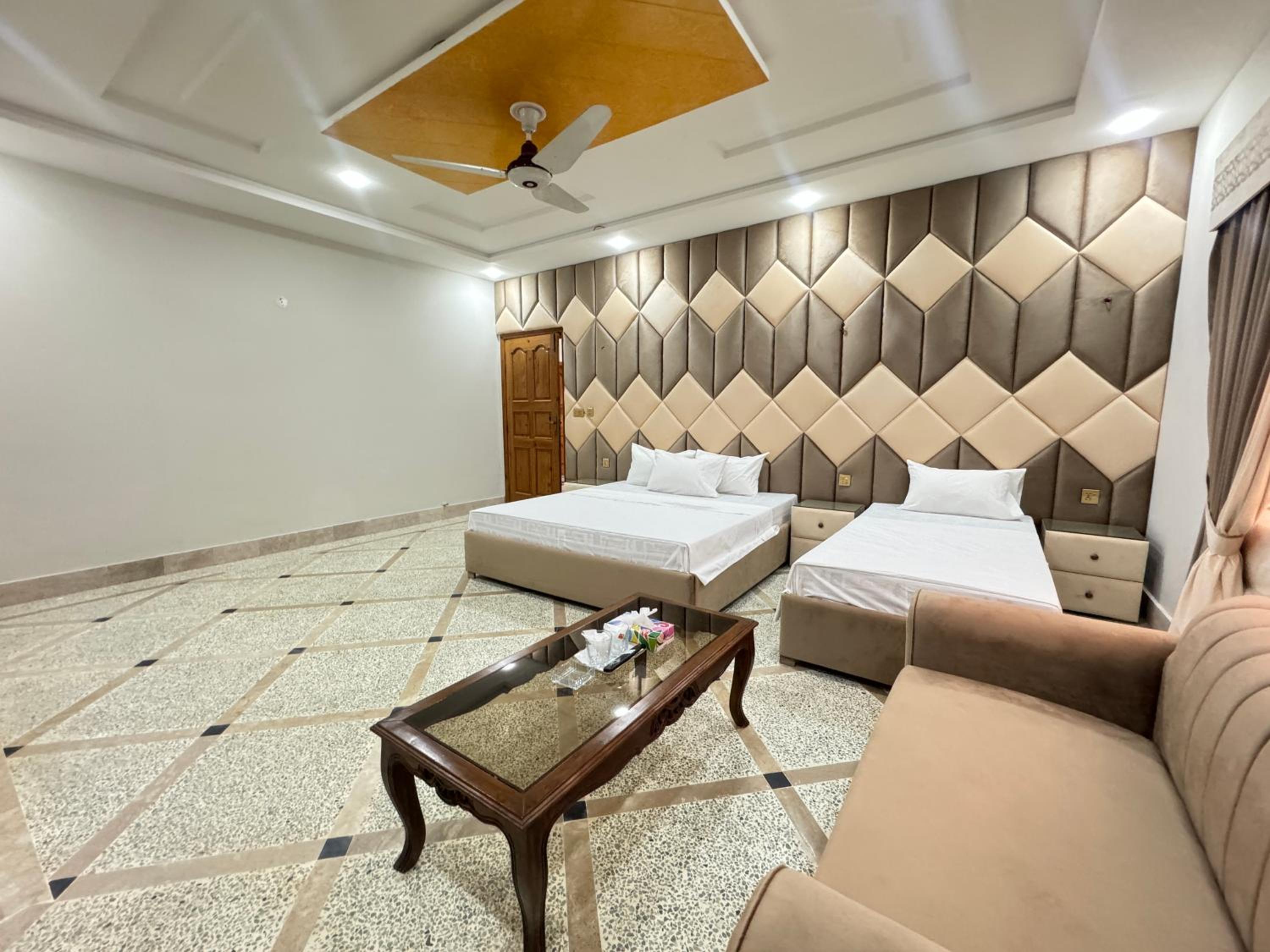 Deluxe Family Room