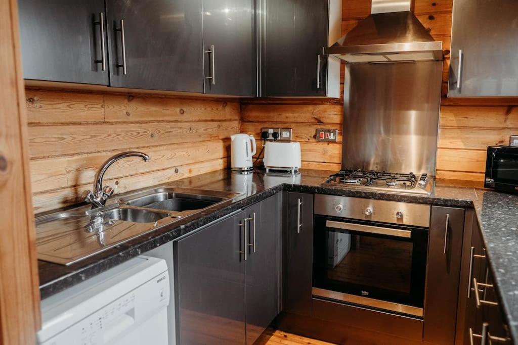 Three-Bedroom House photo 2