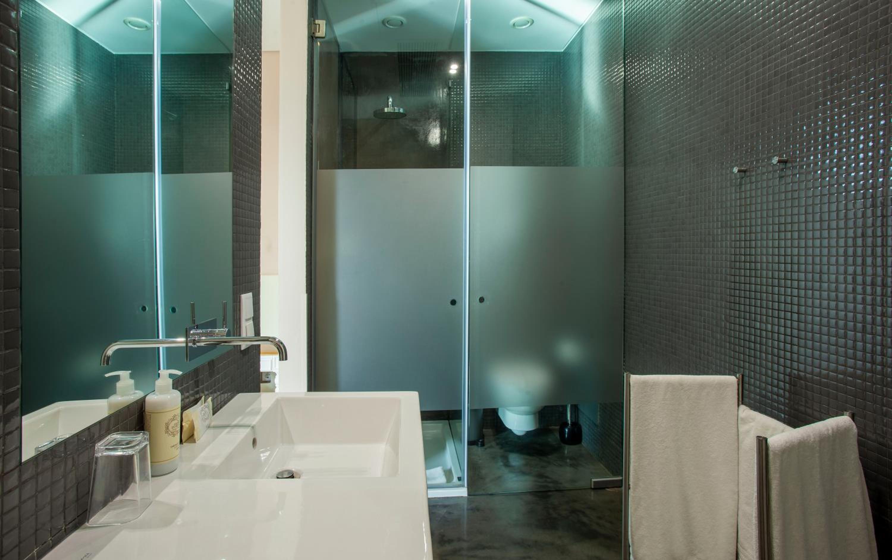 Superior Double Room with Balcony - Photo 17