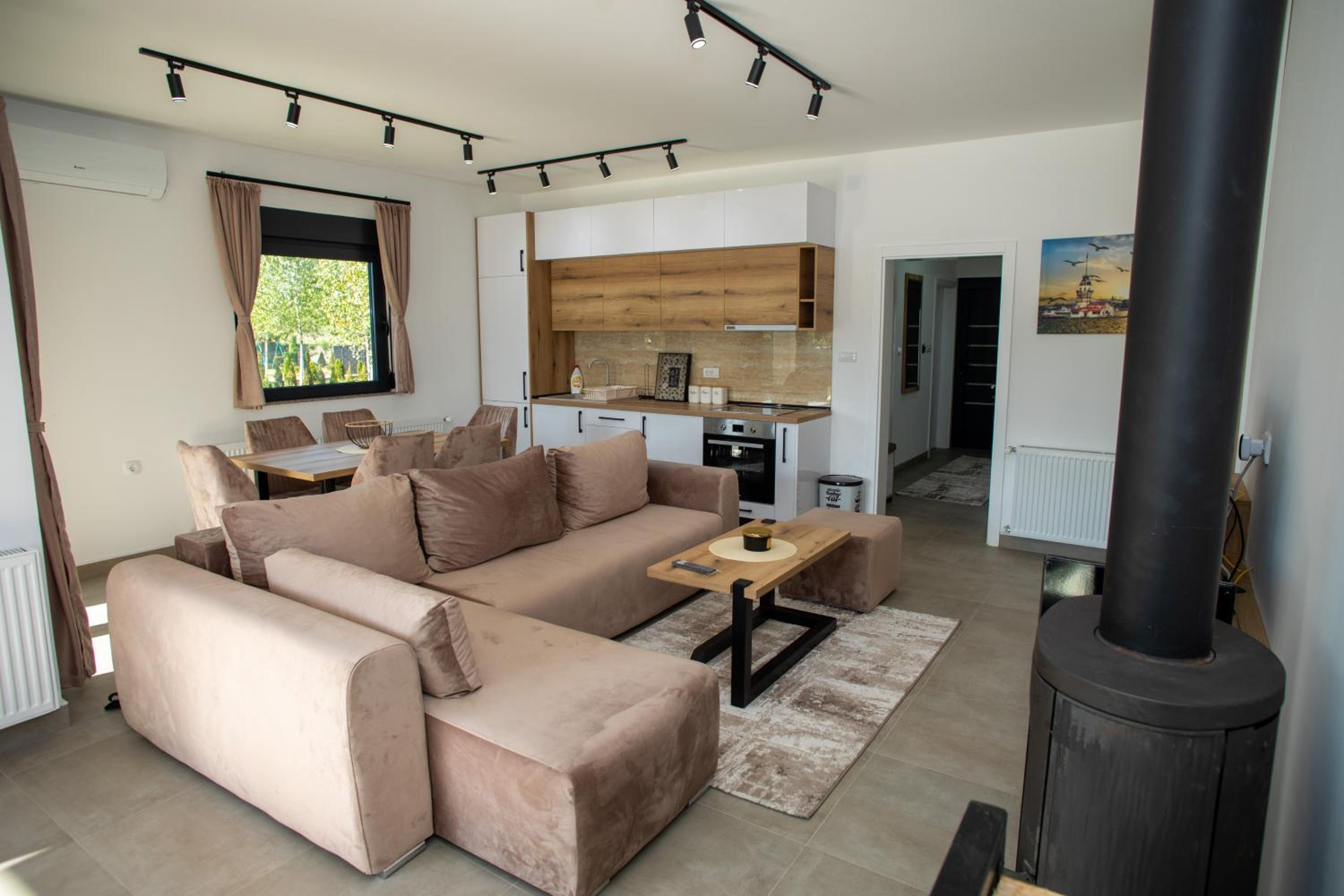 Three-Bedroom House photo 3