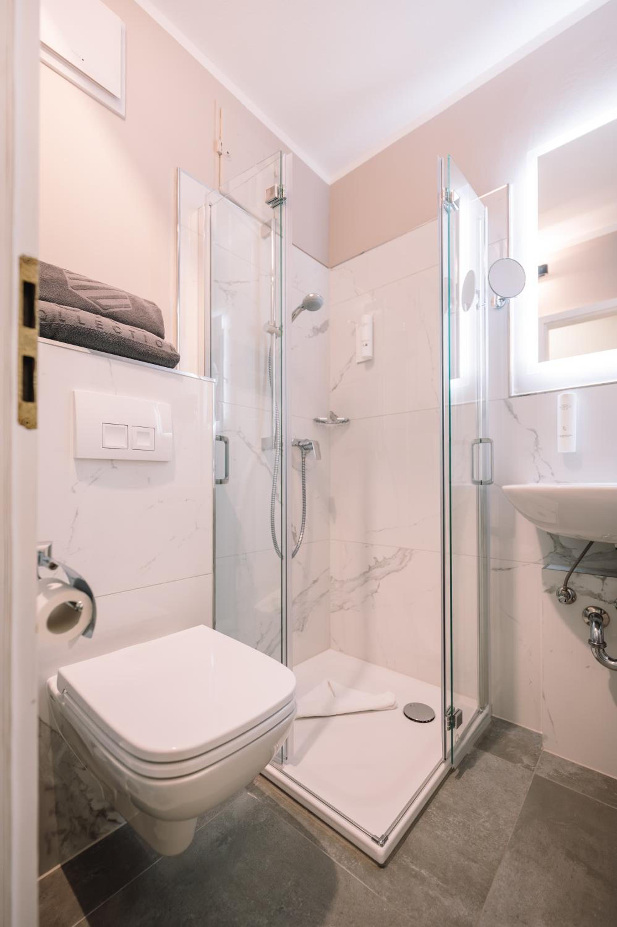 Standard Double Room - Photo 5