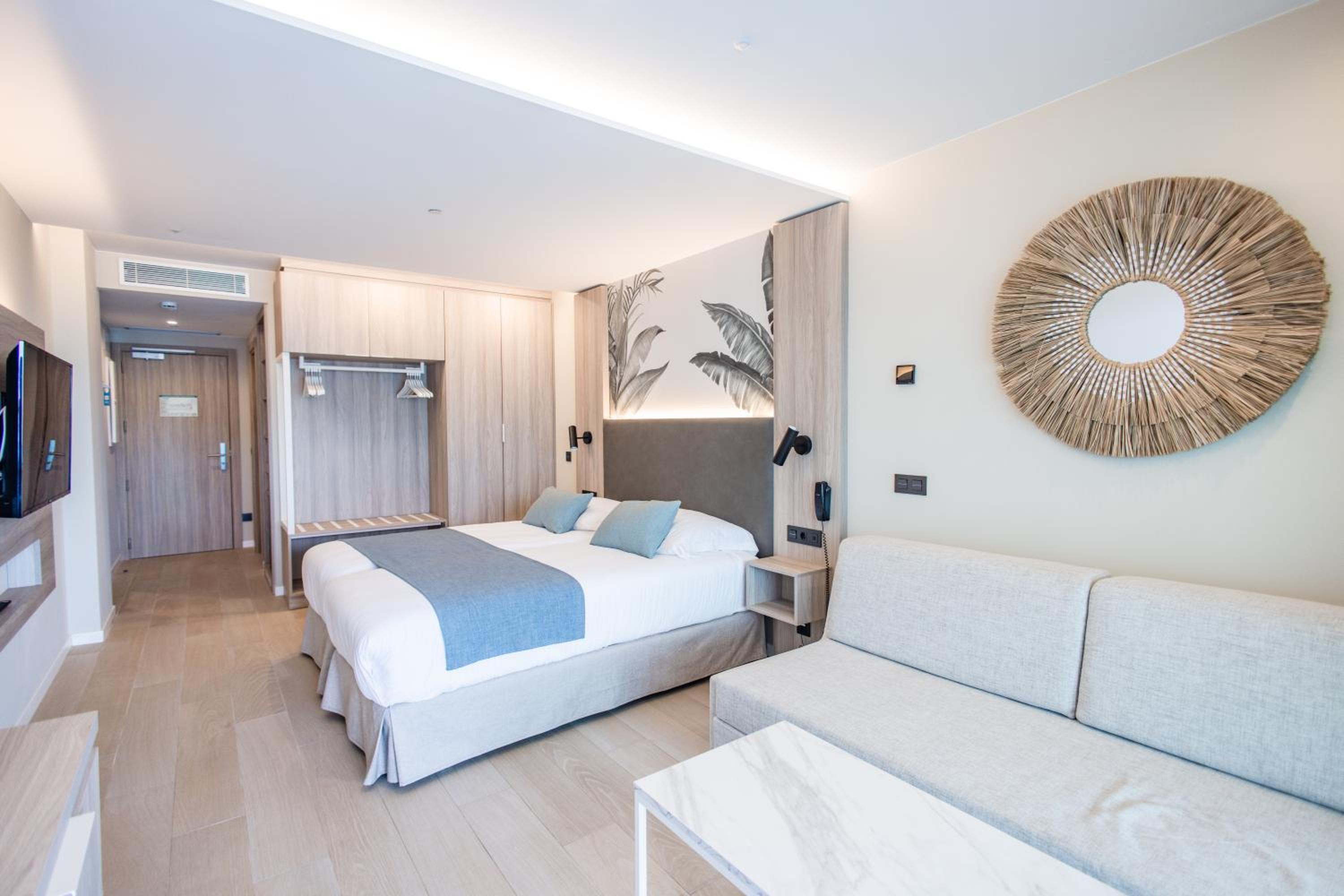 Superior Double Room with Limited Sea View (2 Adults+ 2 Children)