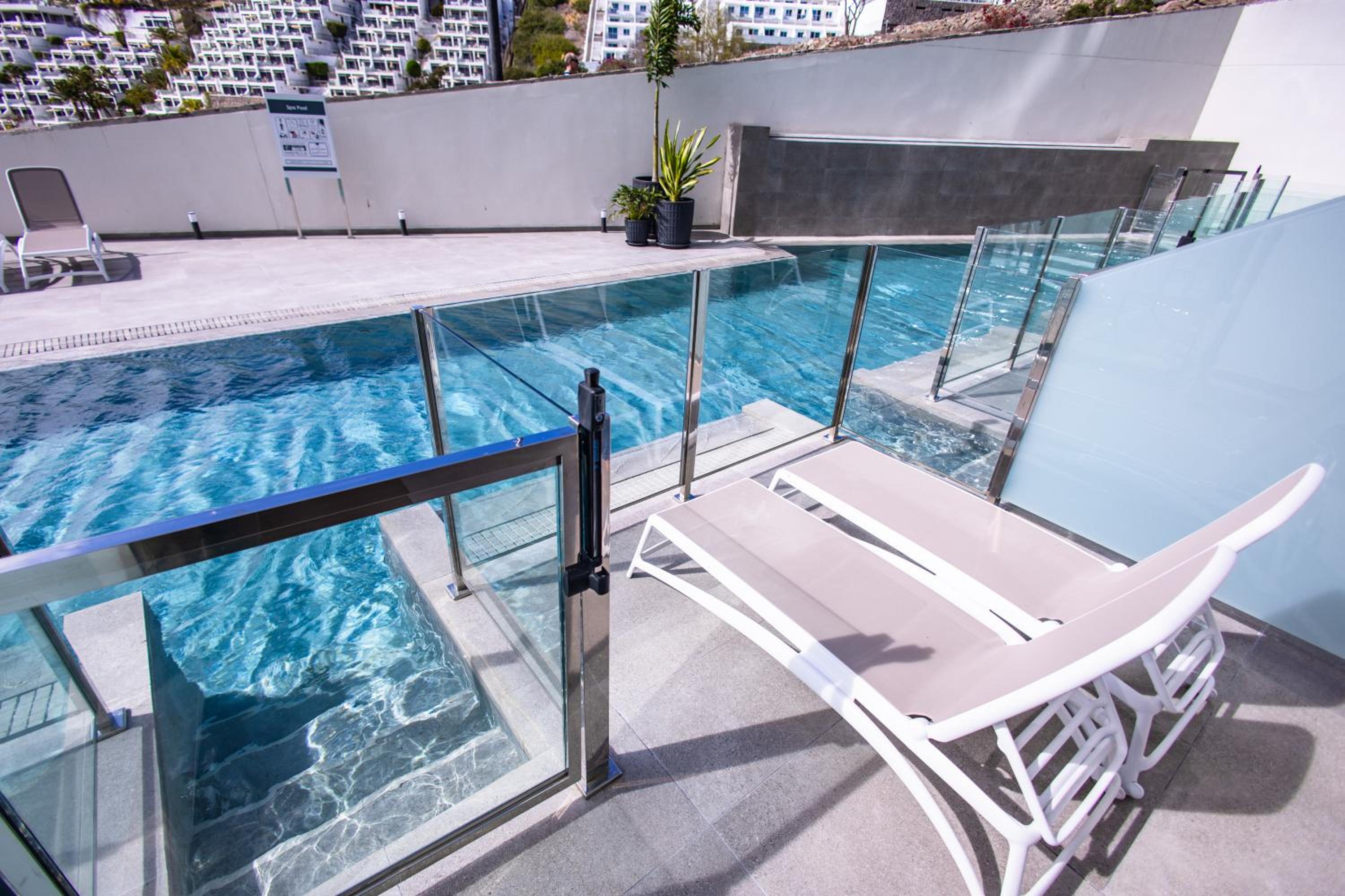 Big Superior Double Room with Direct Pool Access (2 Adults)