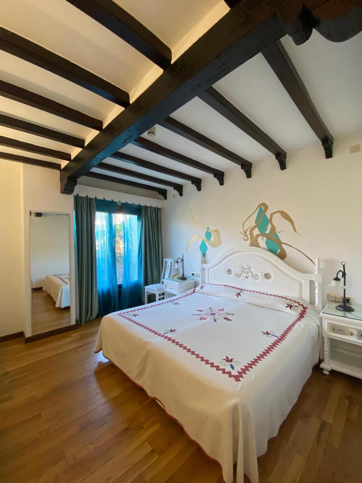 Double or Twin Room with Terrace Access - Photo 2