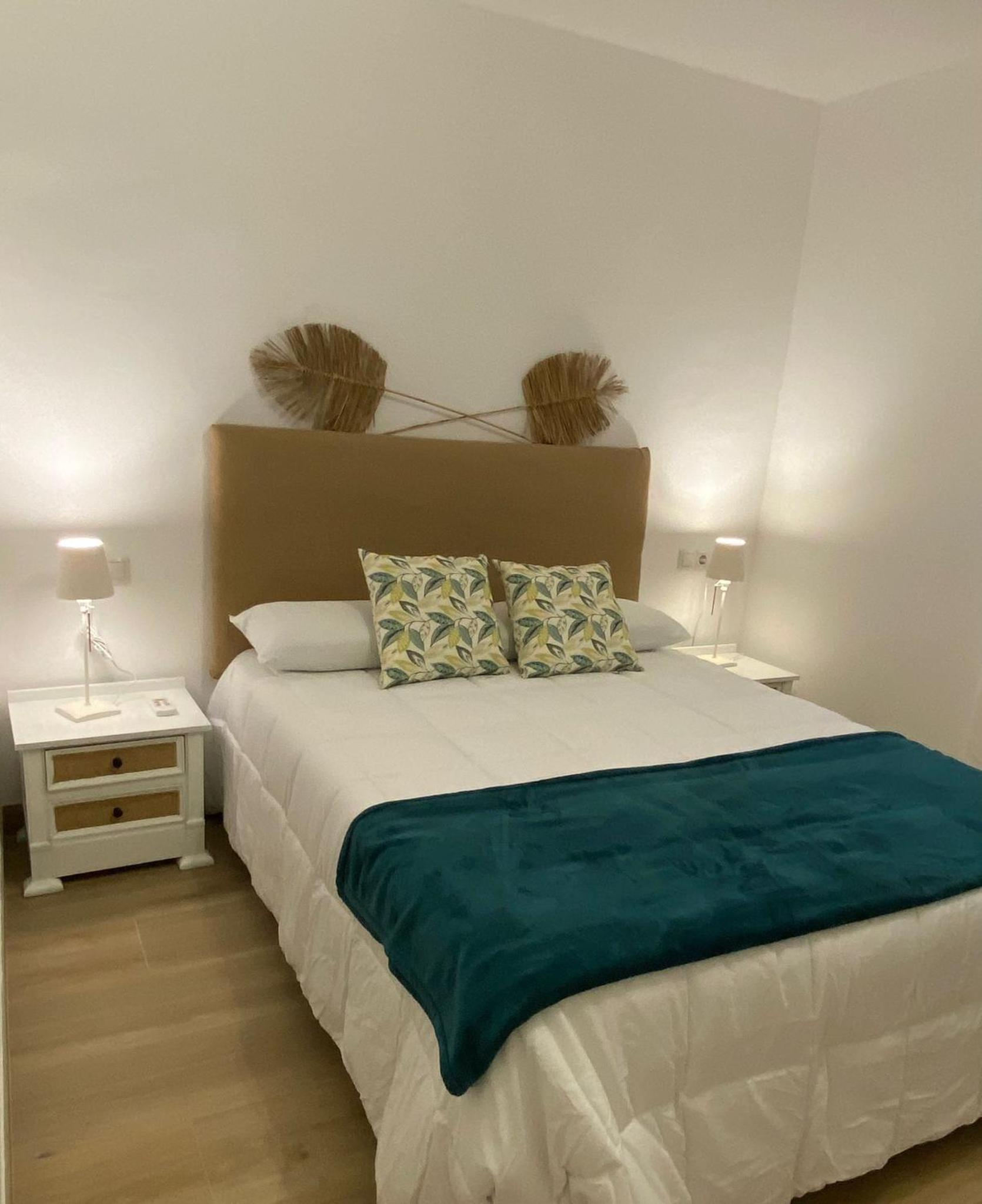 Five-Bedroom House photo 3