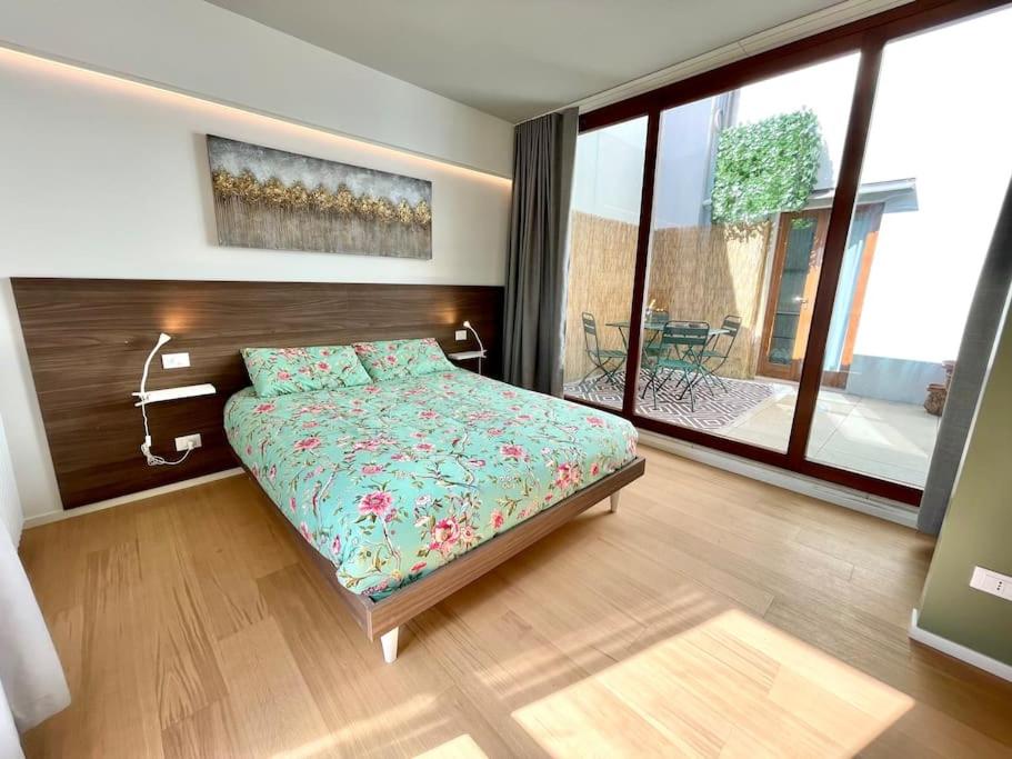 Deluxe One-Bedroom Apartment with Garden View