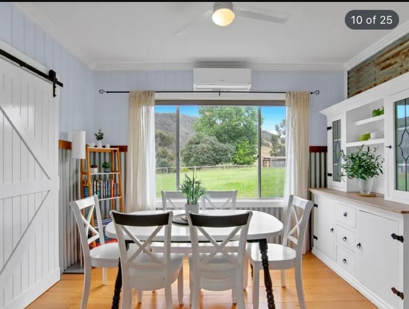 Three-Bedroom House photo 3