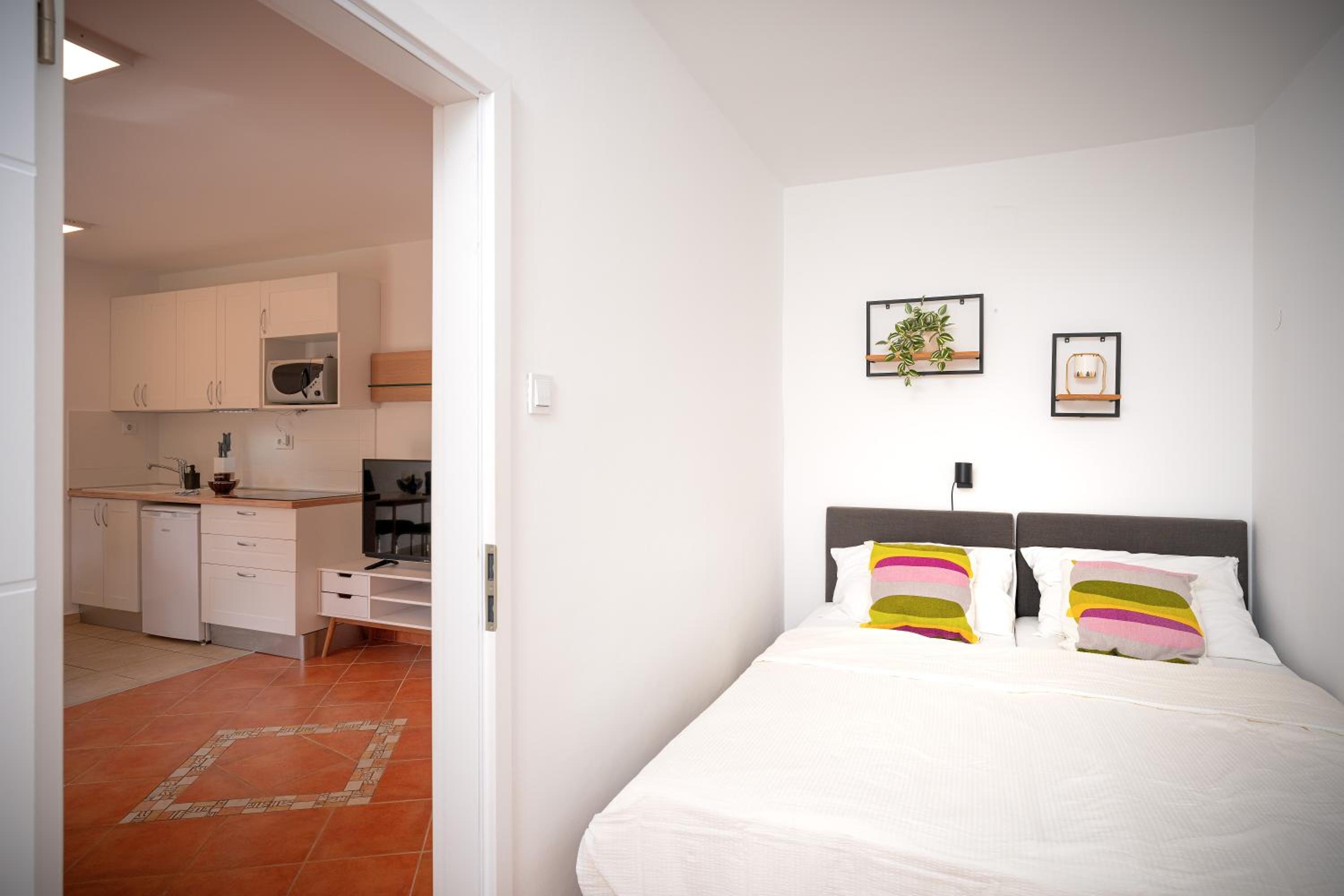 One-Bedroom Apartment photo 2