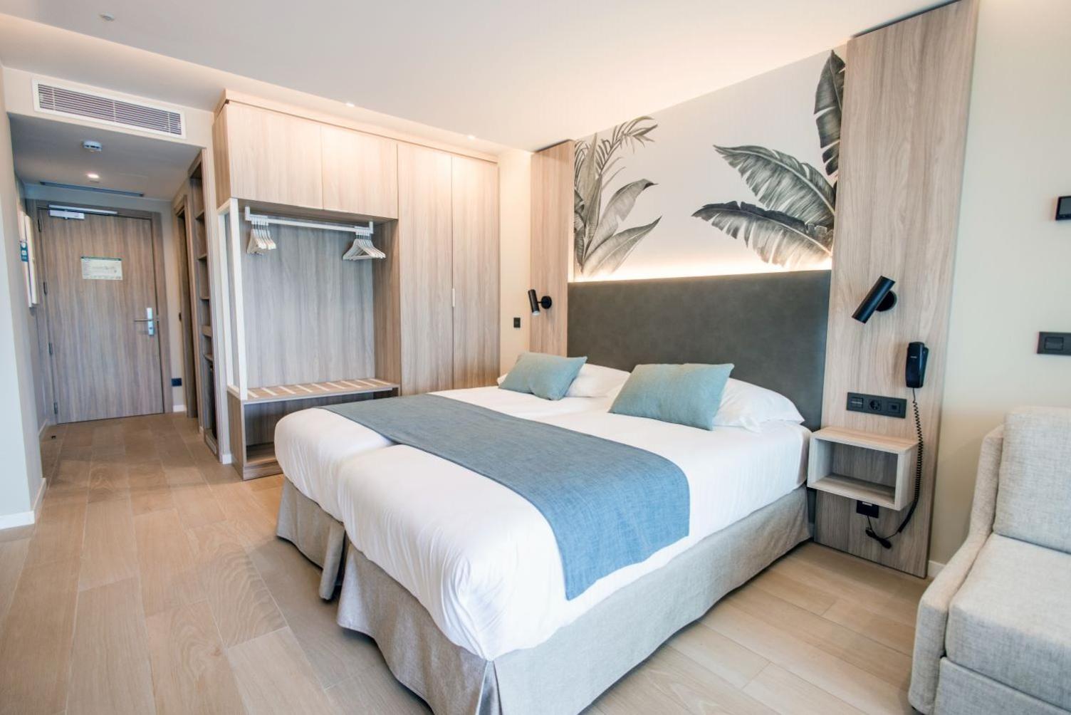 Superior Double Room with Limited Sea View (2 Adults+ 2 Children)