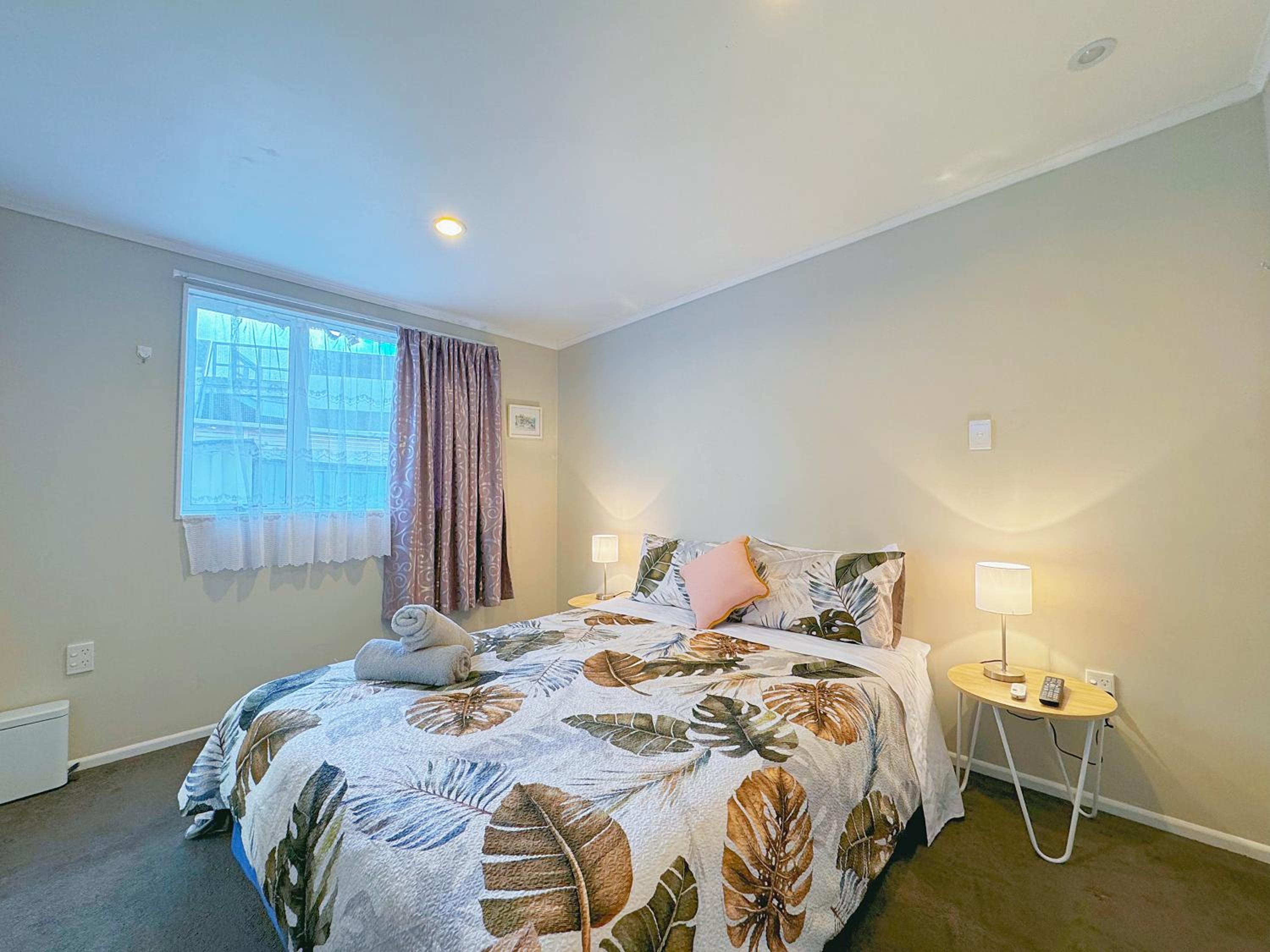 Five-Bedroom House photo 2