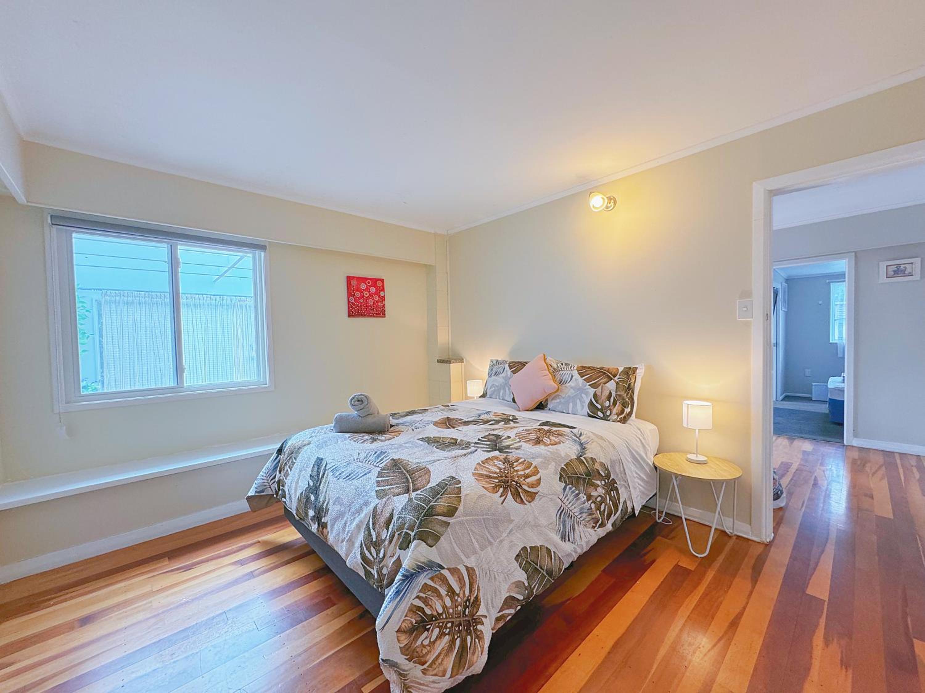 Five-Bedroom House photo 3
