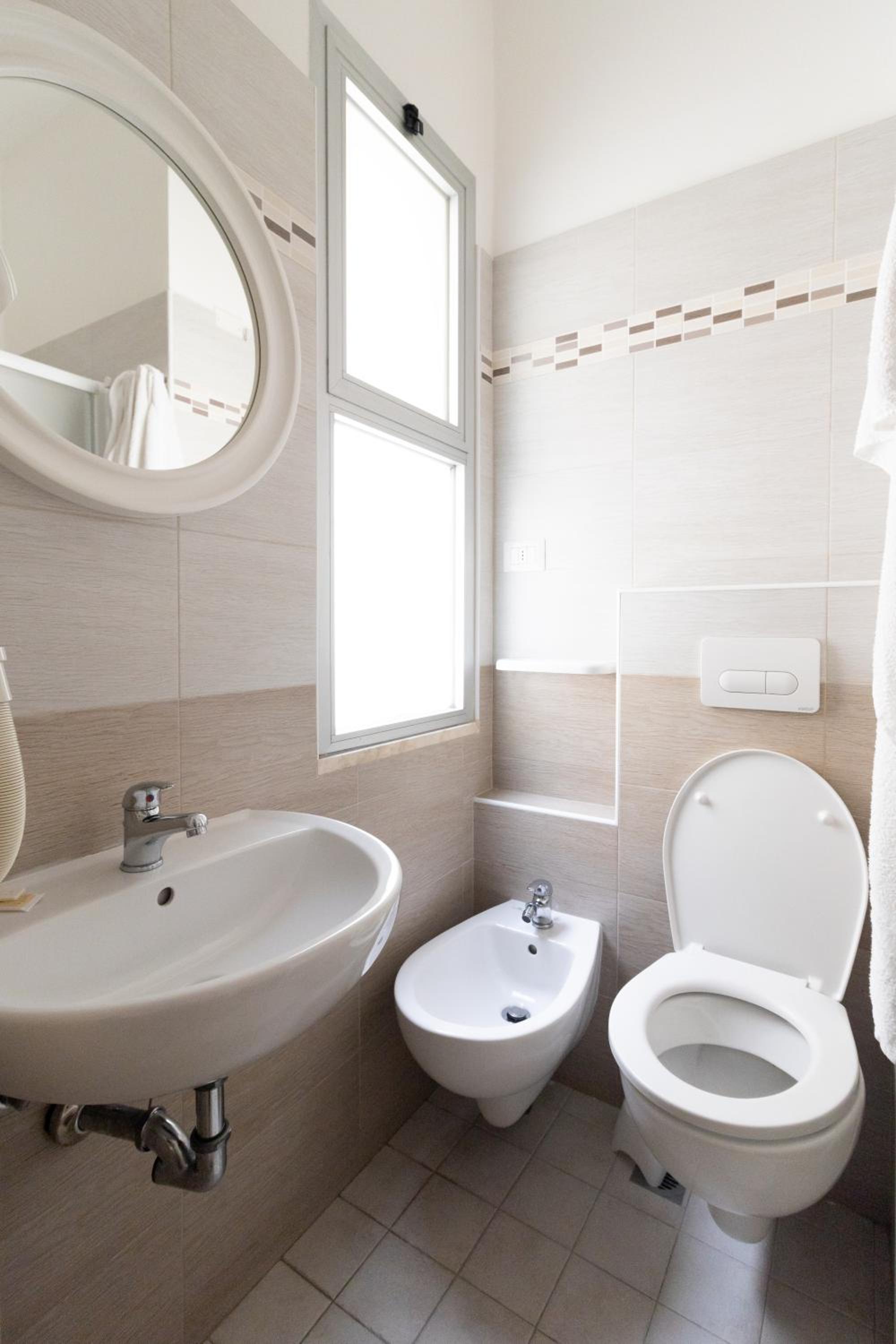 Double or Twin Room - Photo 10