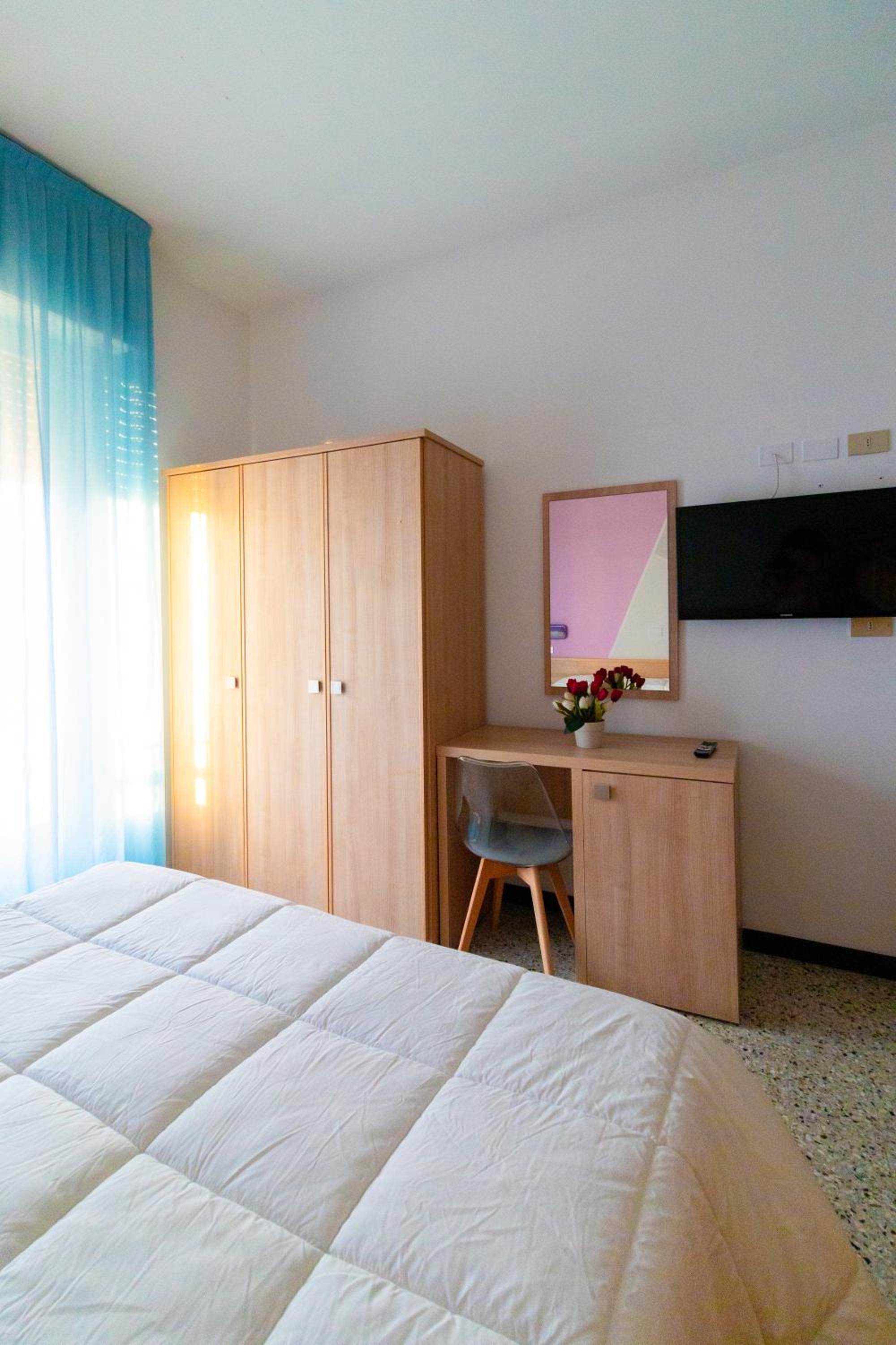 Double or Twin Room - Photo 3