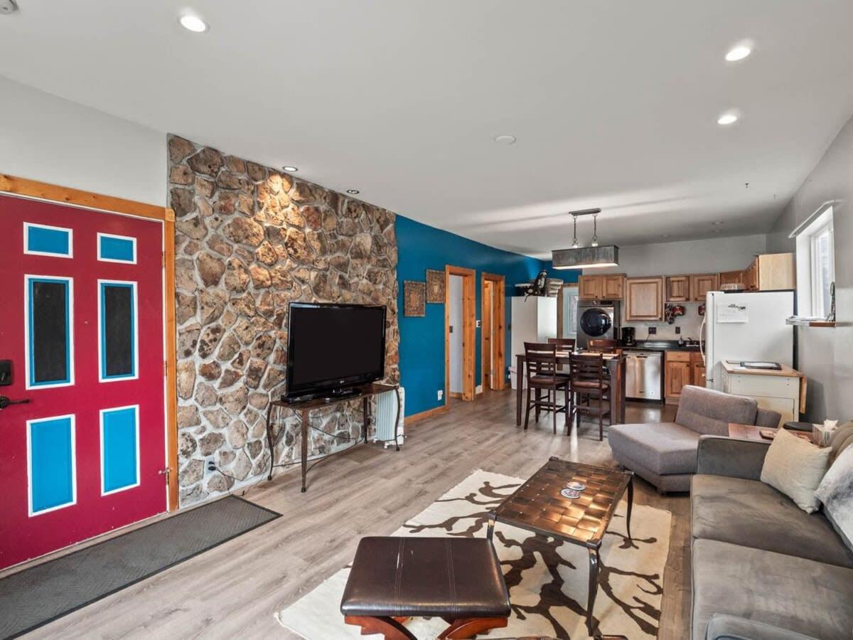 Family Room photo 1