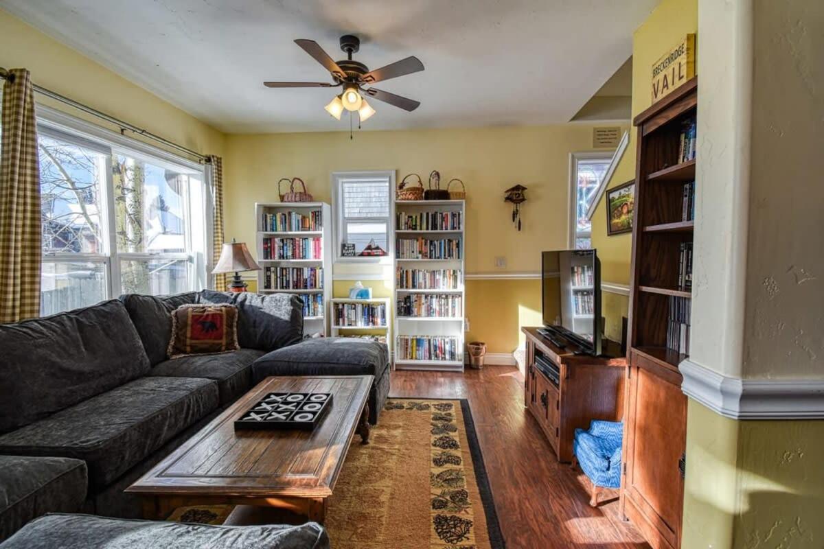 Family Room photo 3