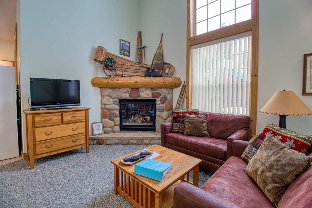 Family Room photo 3