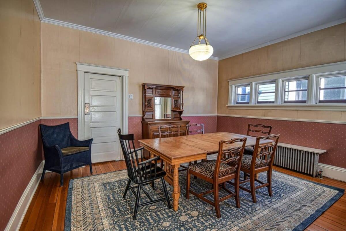 Family Room photo 2