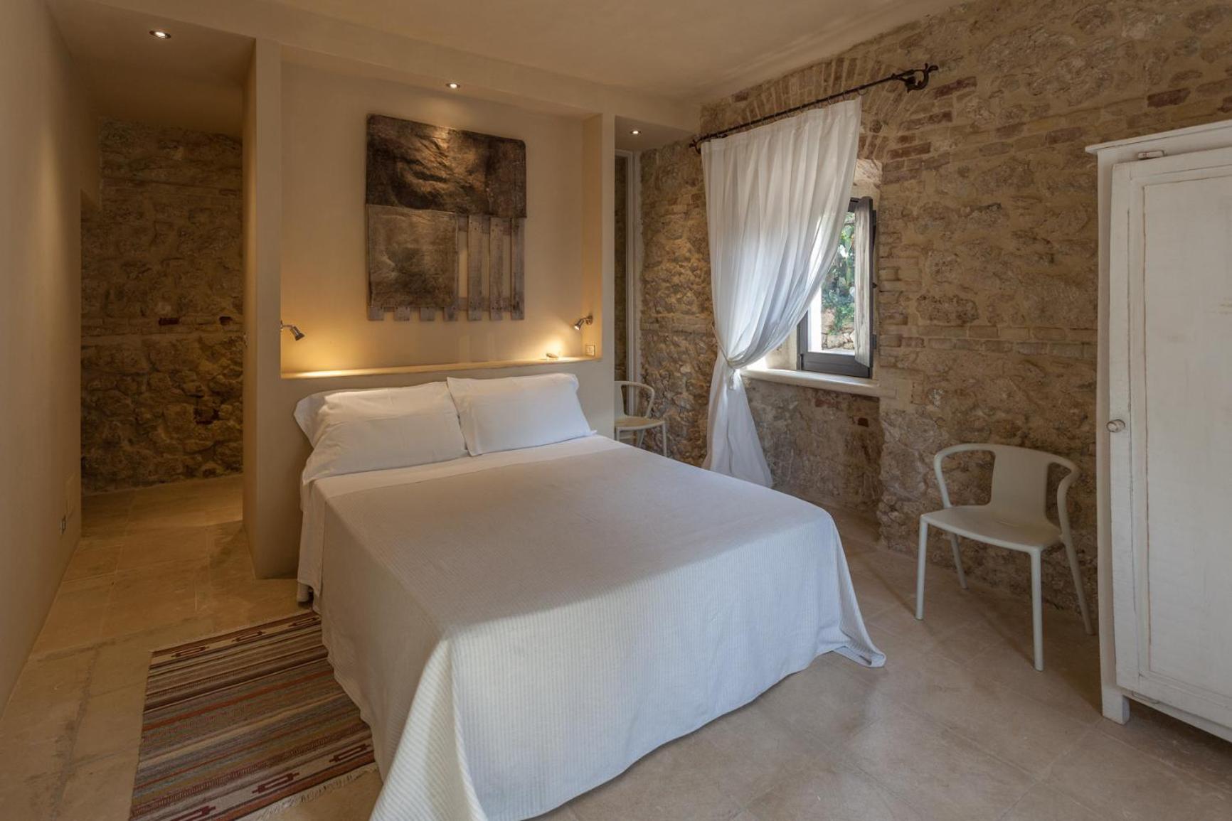 Large Double or Twin Room photo 3