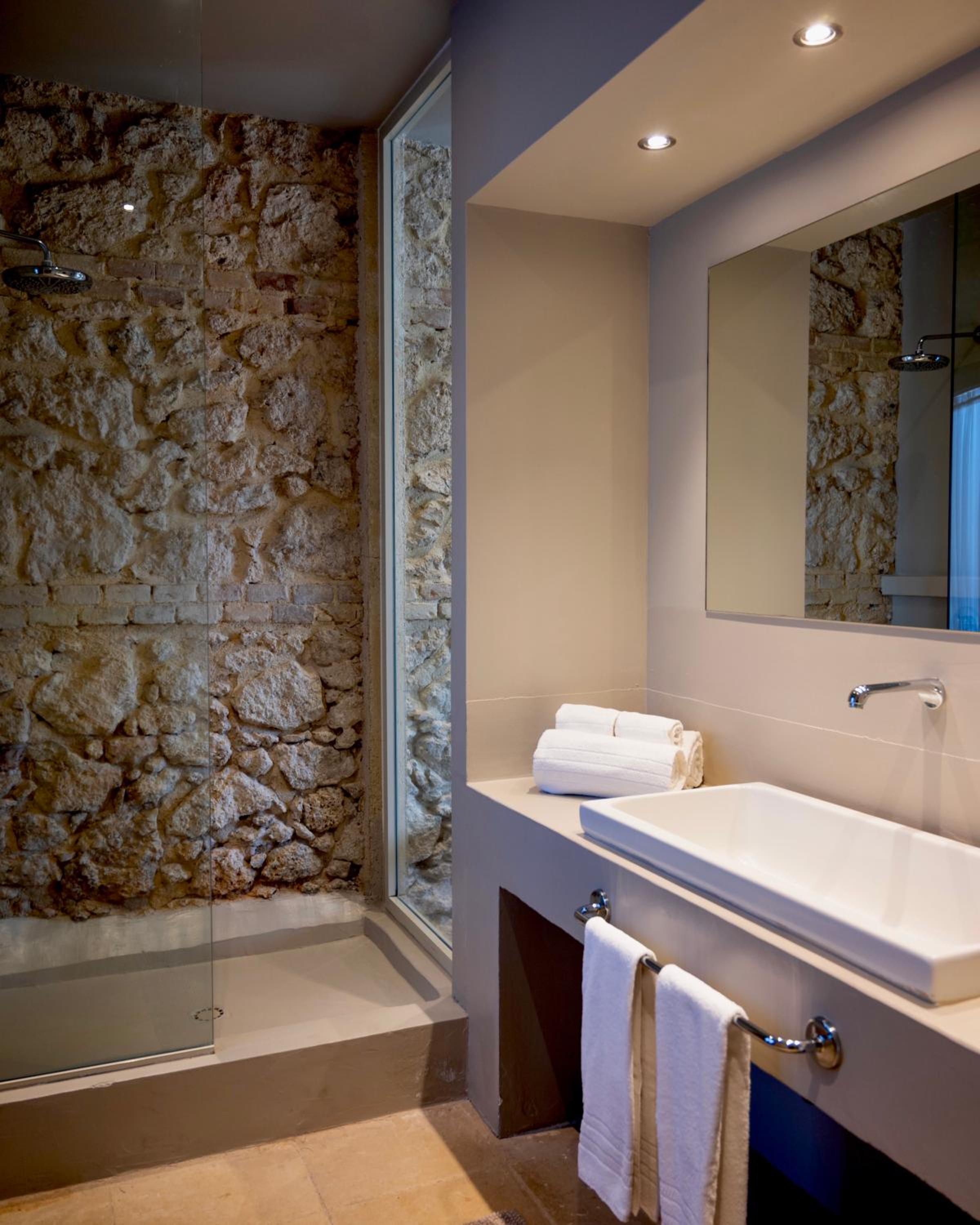 Large Double or Twin Room photo 2