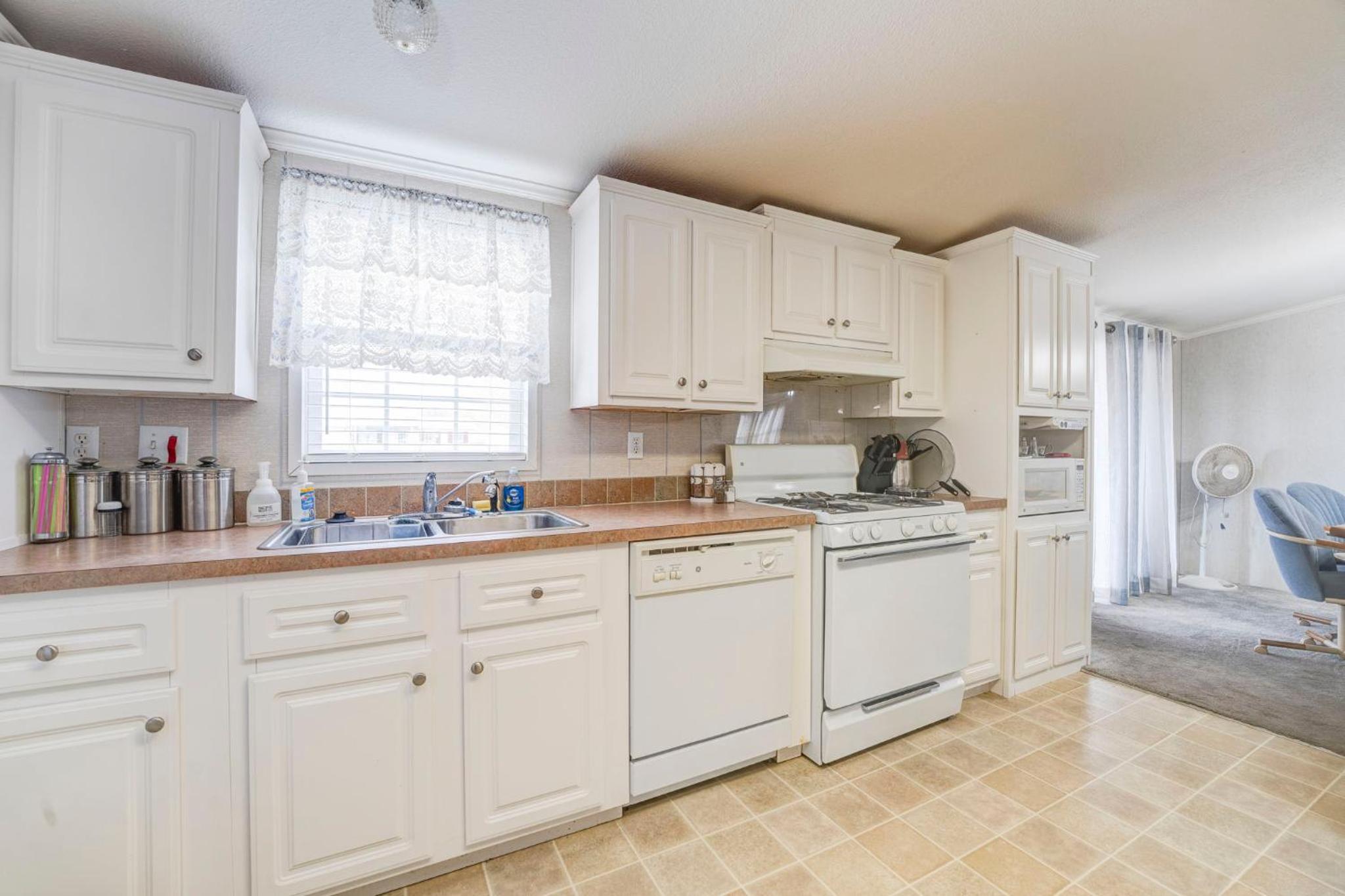 Four-Bedroom House photo 2