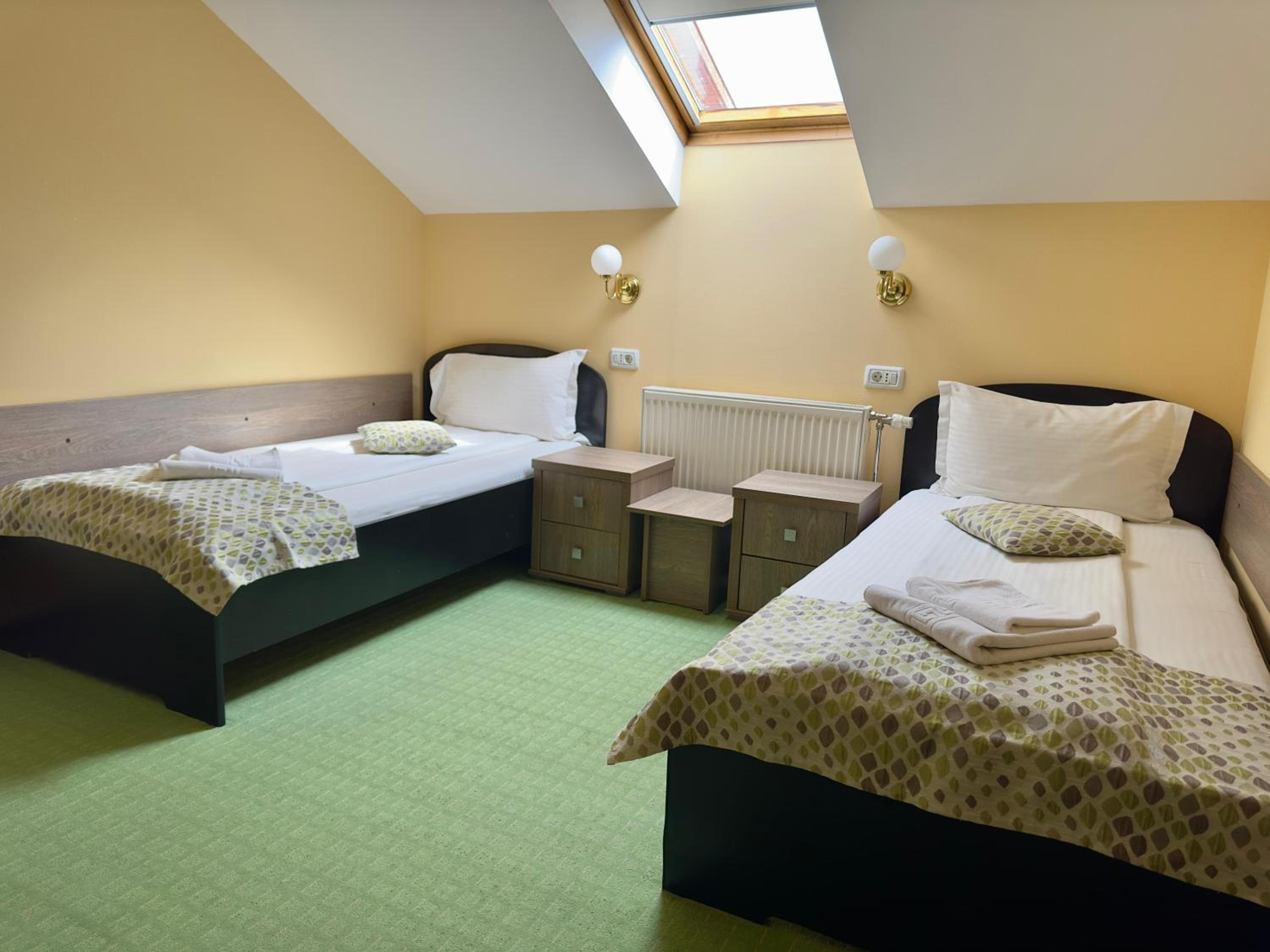 Twin Room - Photo 4
