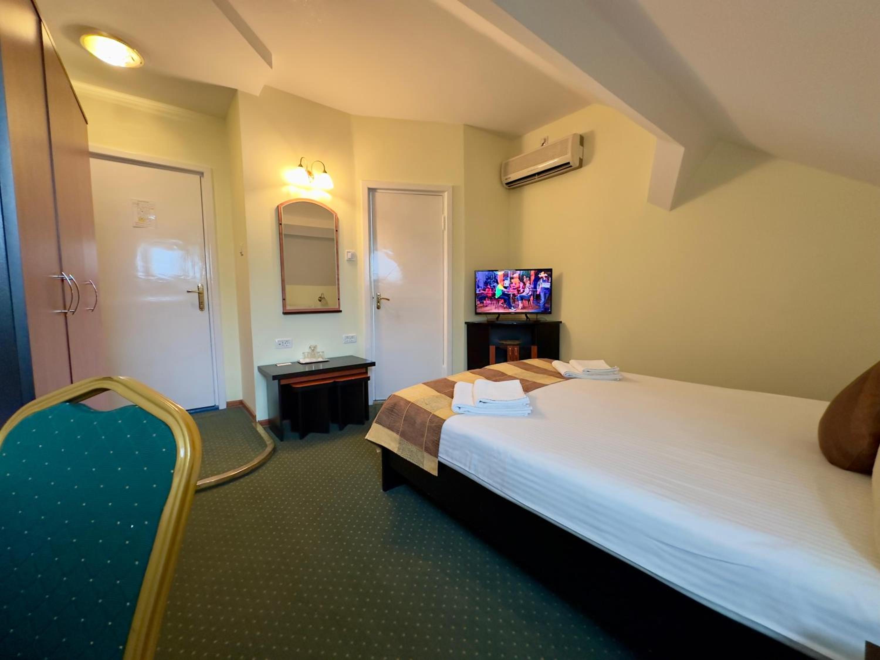Double Room - Photo 1