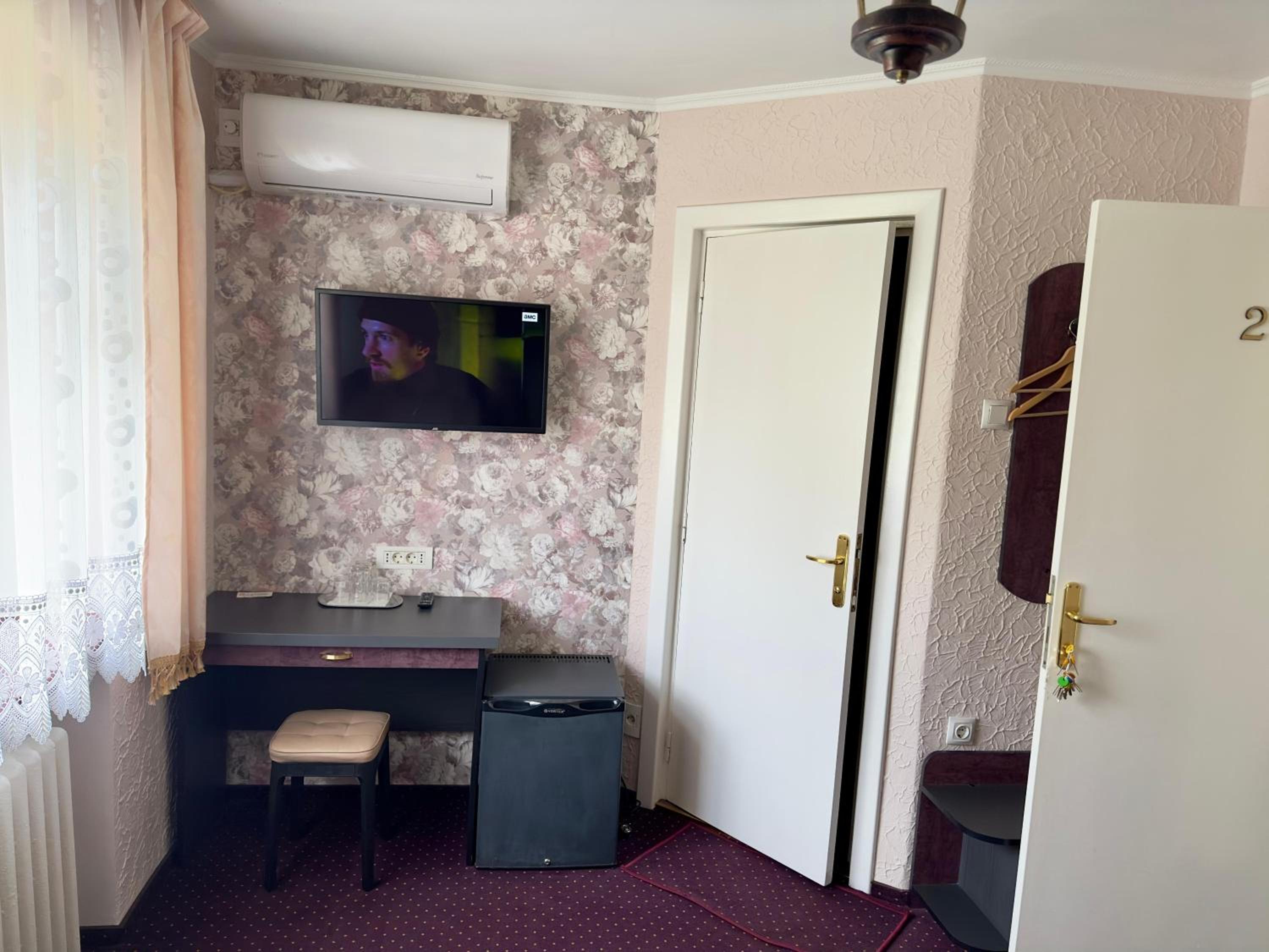 Twin Room - Photo 7