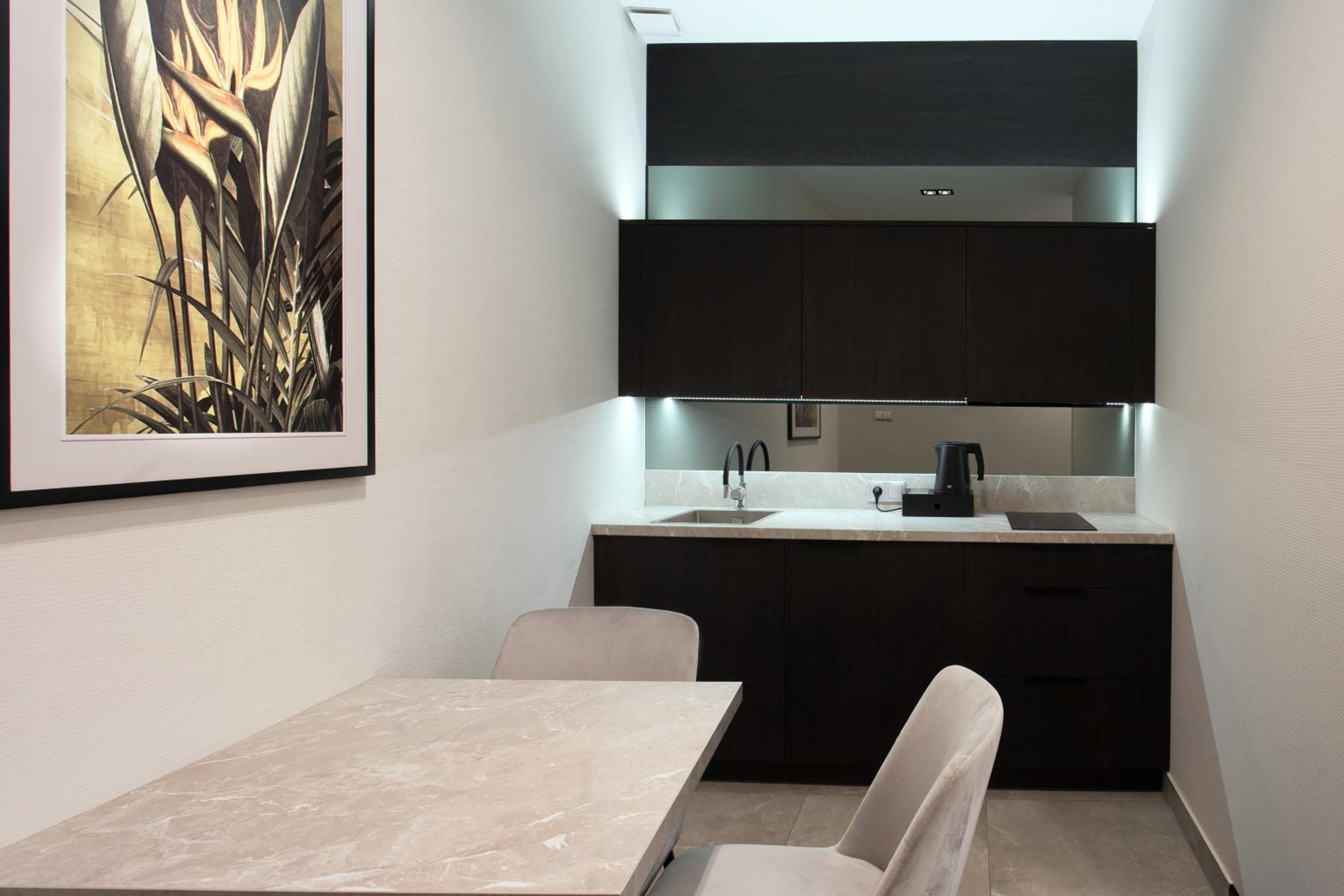 Family Room - Photo 4