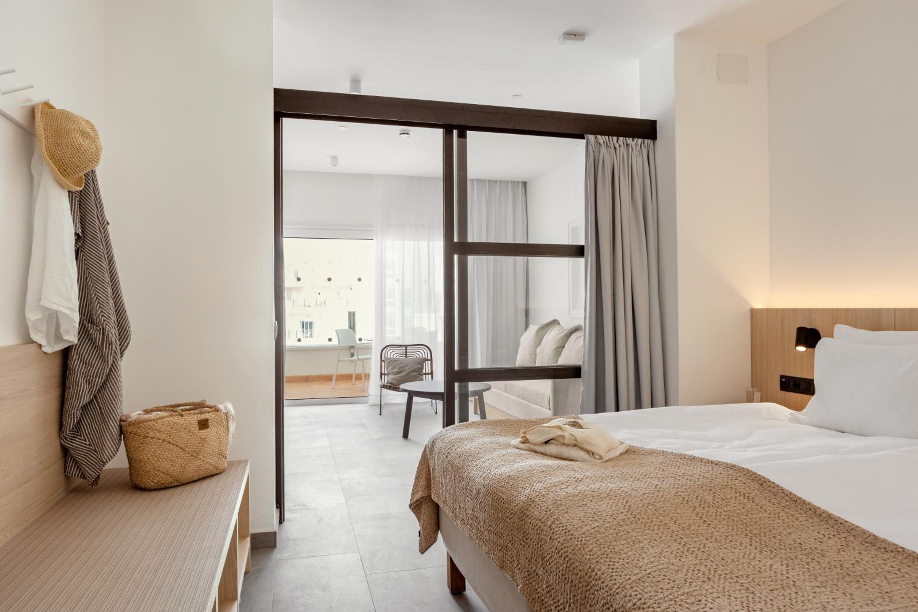 Studio with Pool View and Balcony photo 2