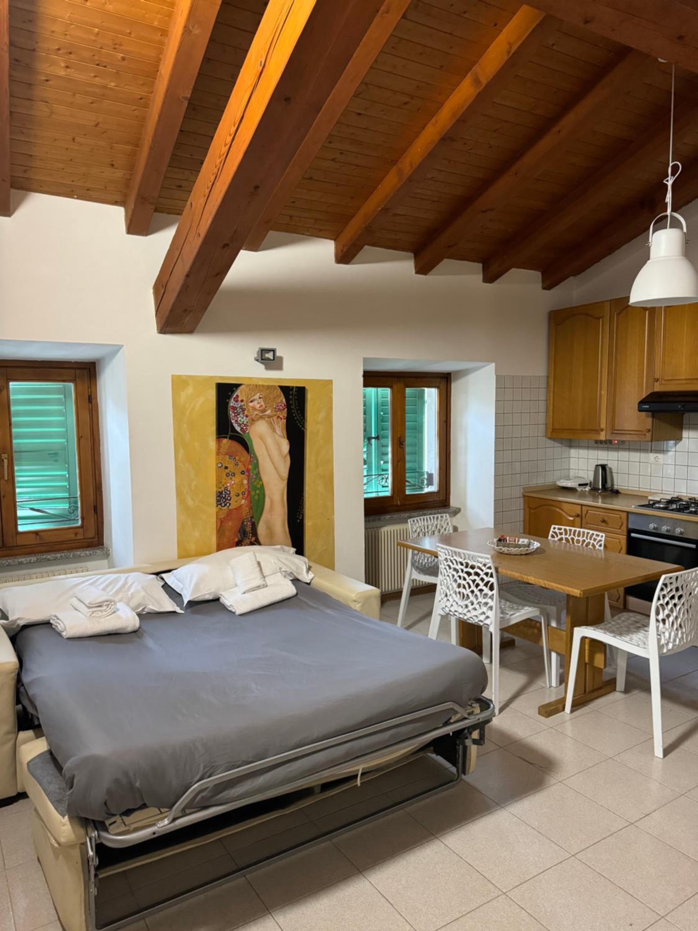 One-Bedroom Penthouse Apartment
