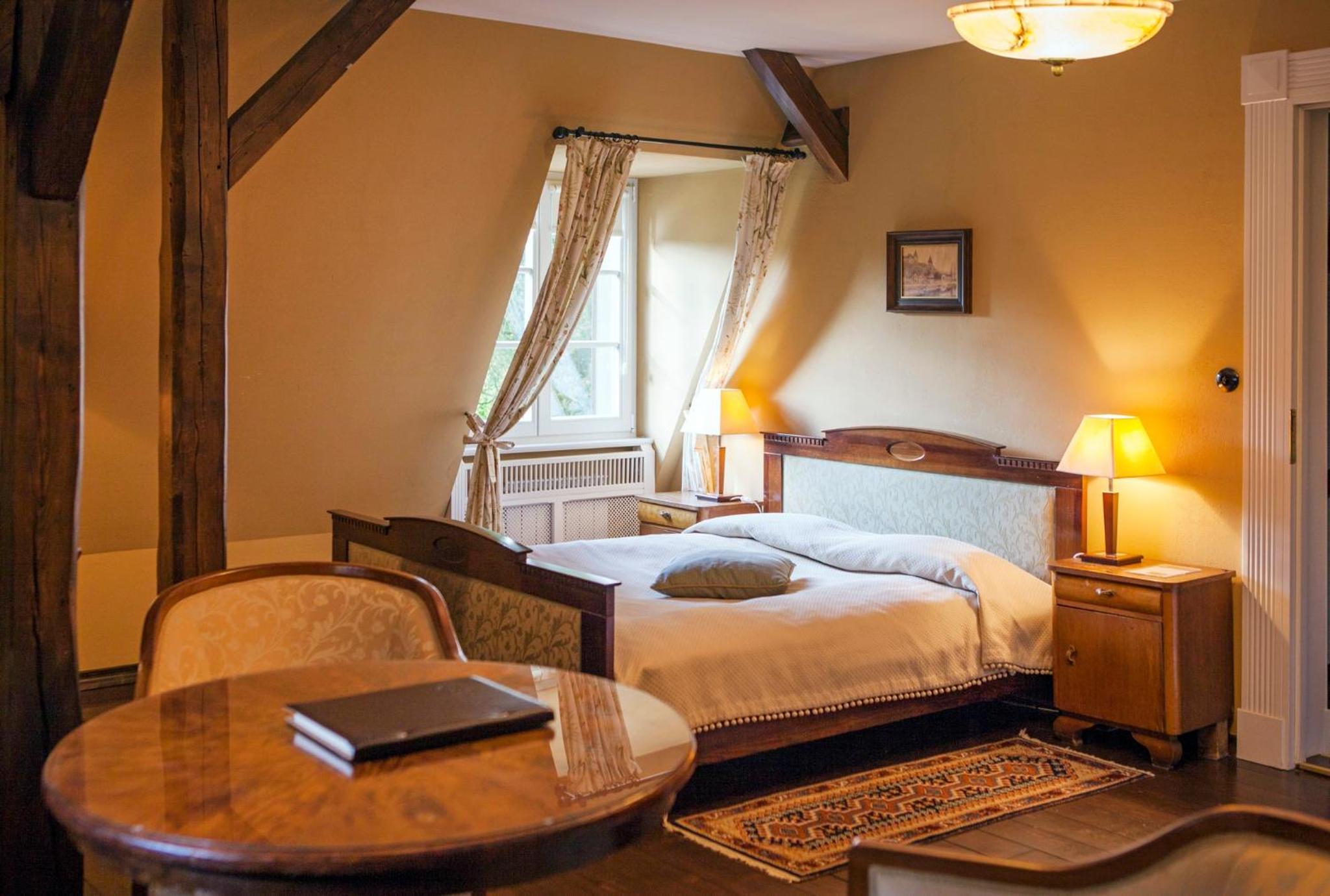 Double Room With Private Bathroom In A Corridor