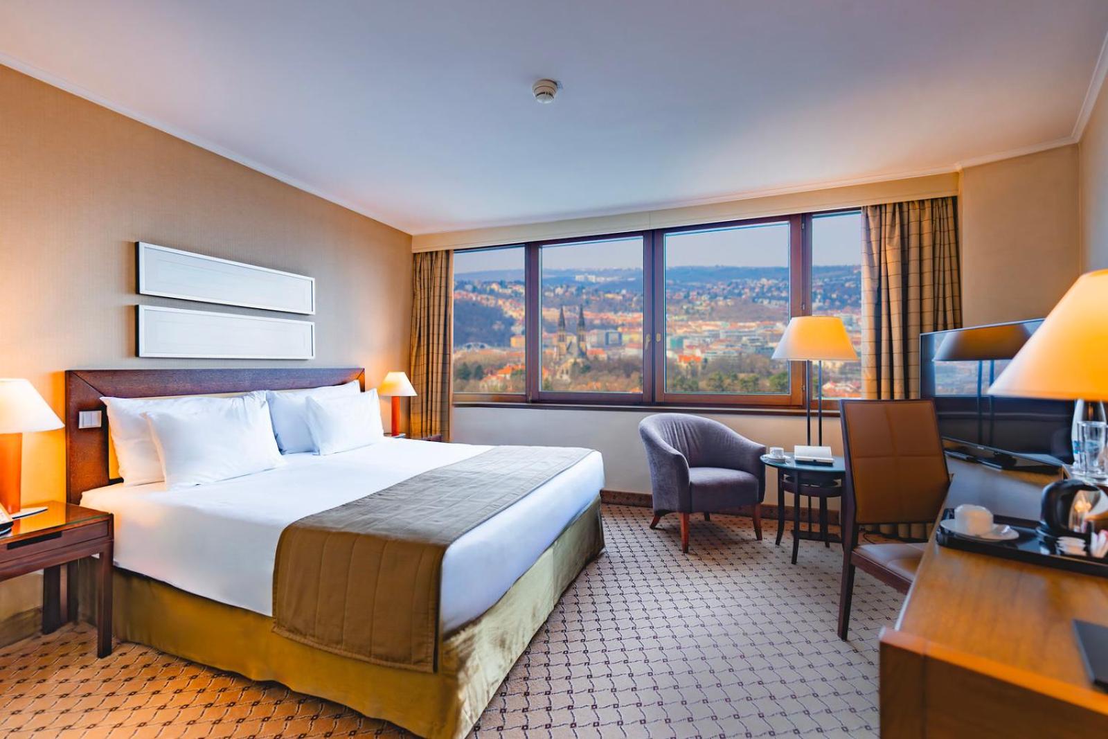 Superior Room with Panoramic City View - Photo 4