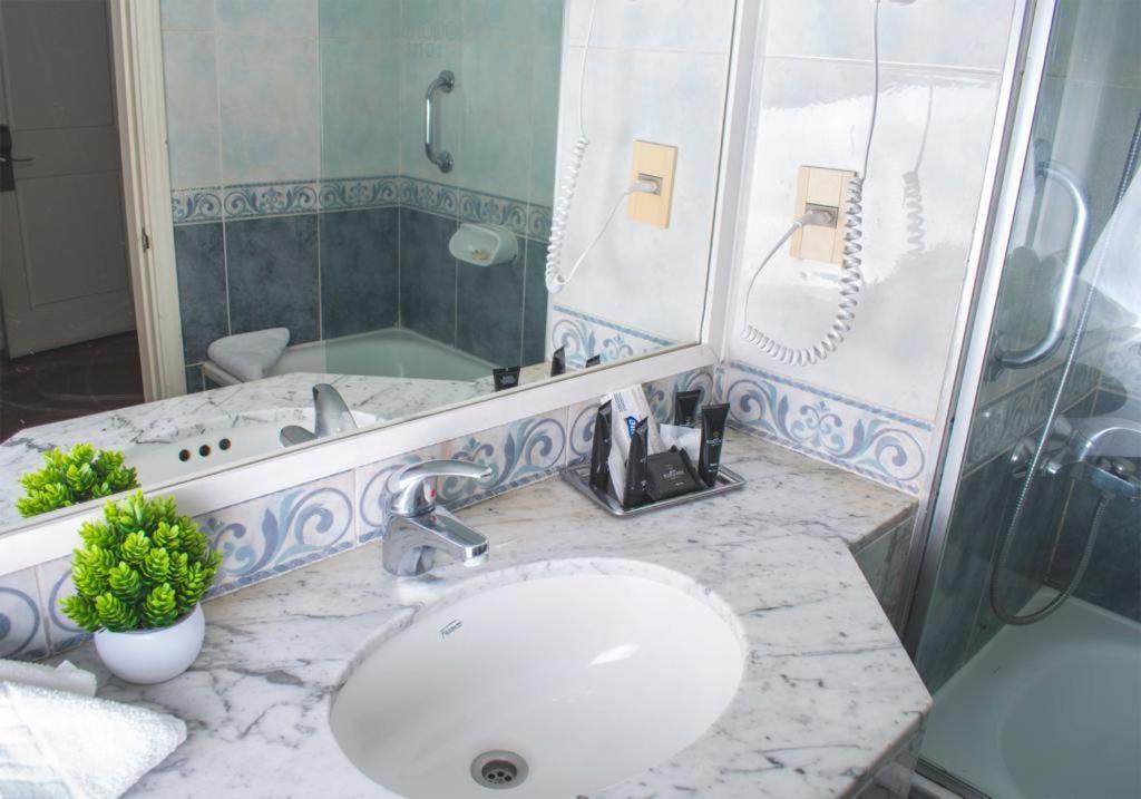 Standard Triple Room - Photo 6