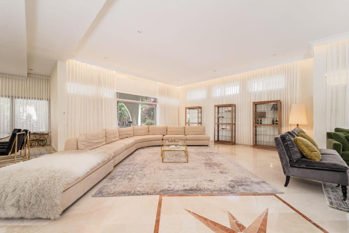 Villa photo 1