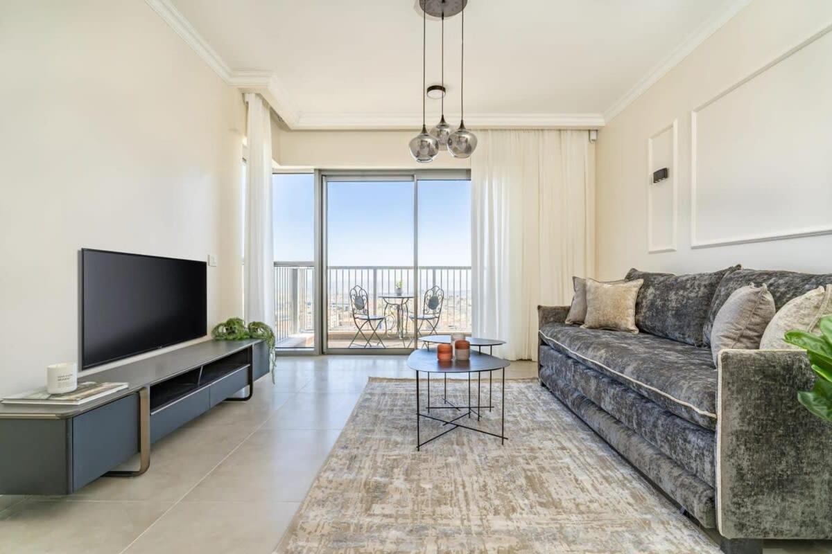 One Bedroom Deluxe Apartment + Parking photo 1
