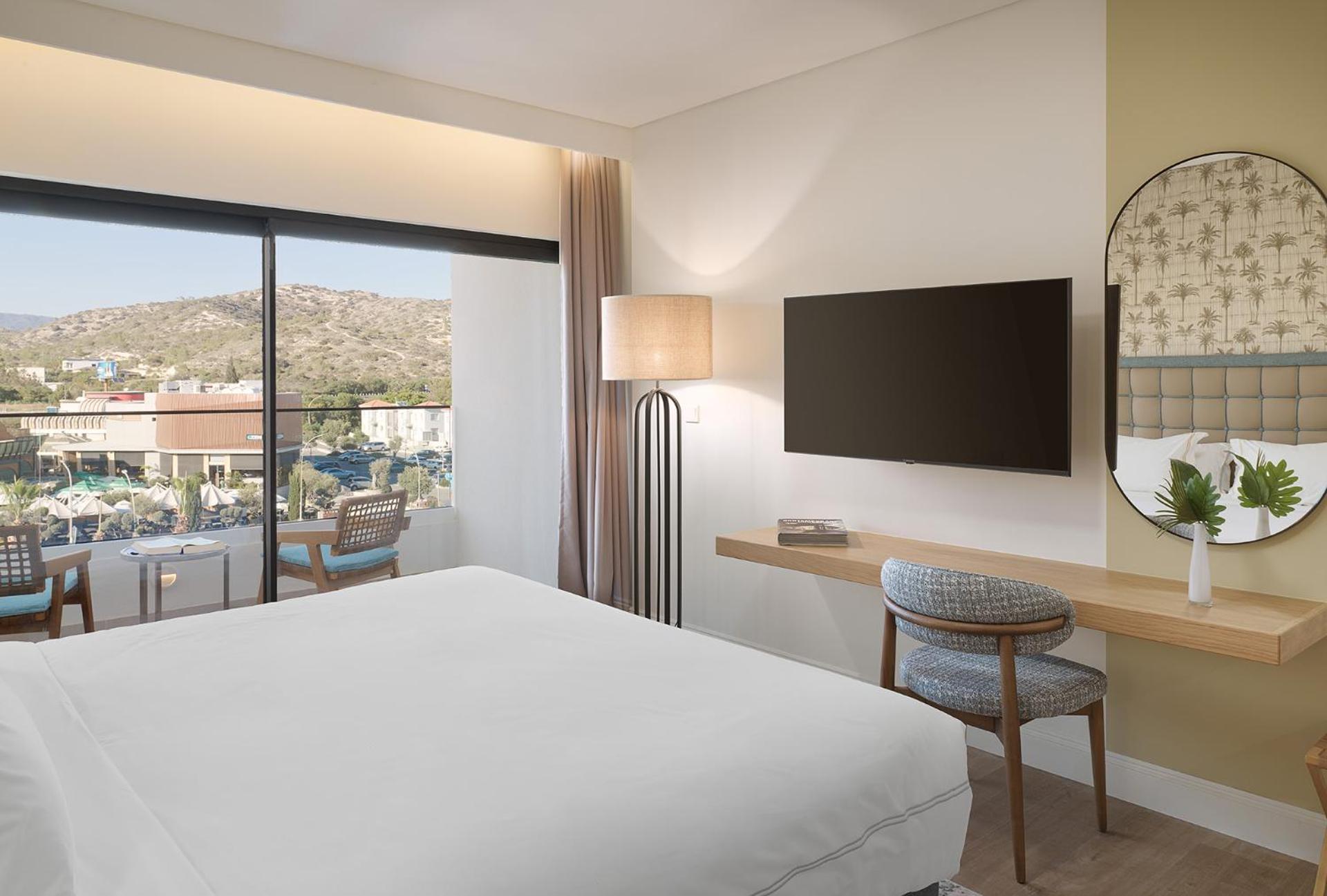 Deluxe Room Inland View - Photo 4