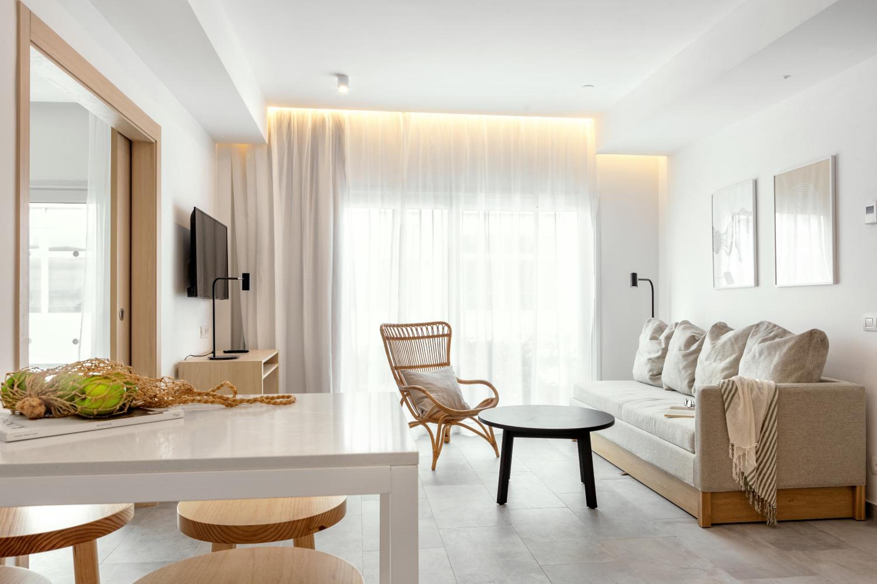 Suite with Pool View and Balcony photo 3