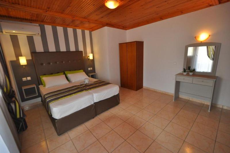 Triple Room with Mountain View